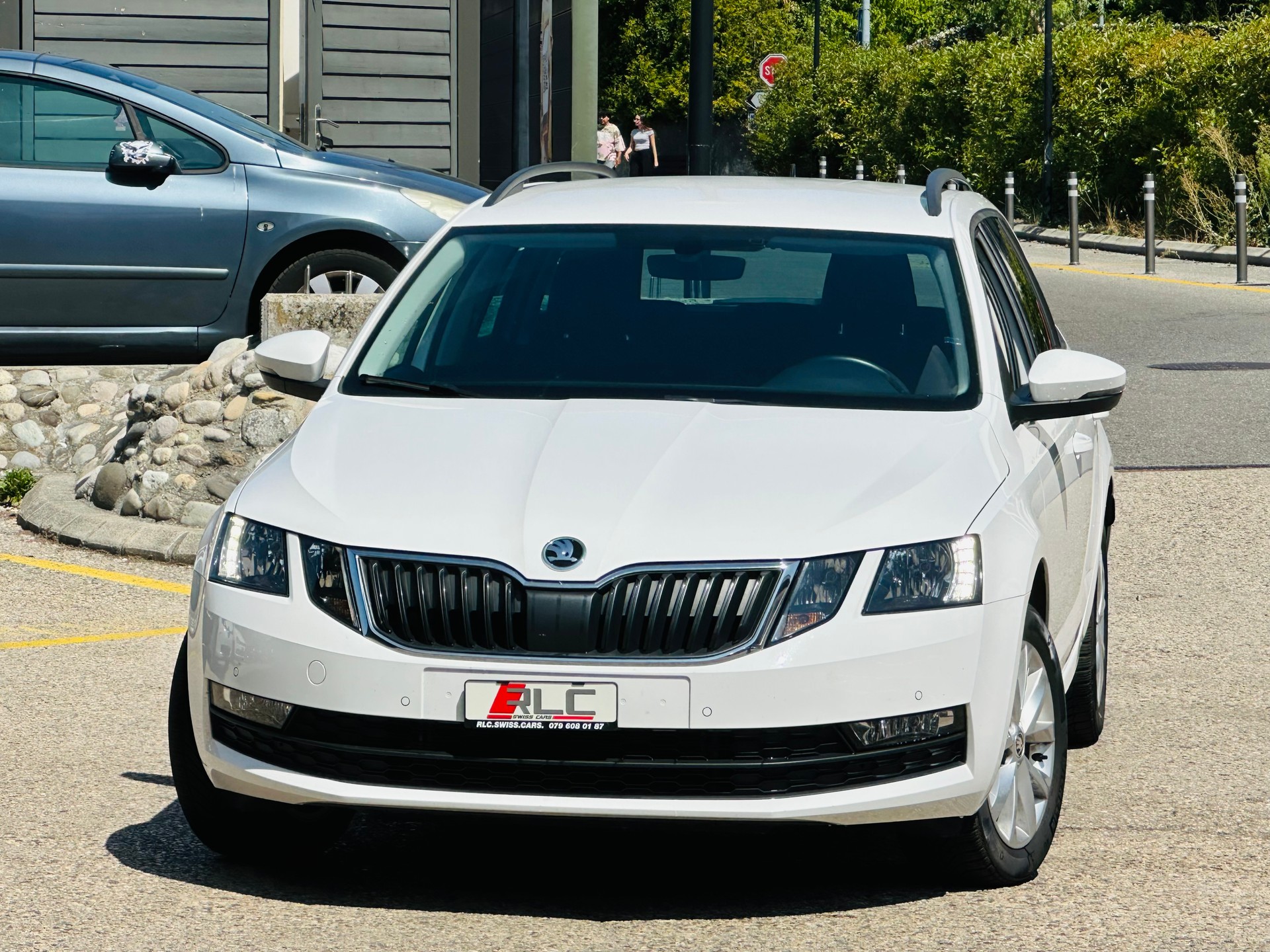 SKODA Octavia Combi 2.0 TDI Ambition 4x4-image-1