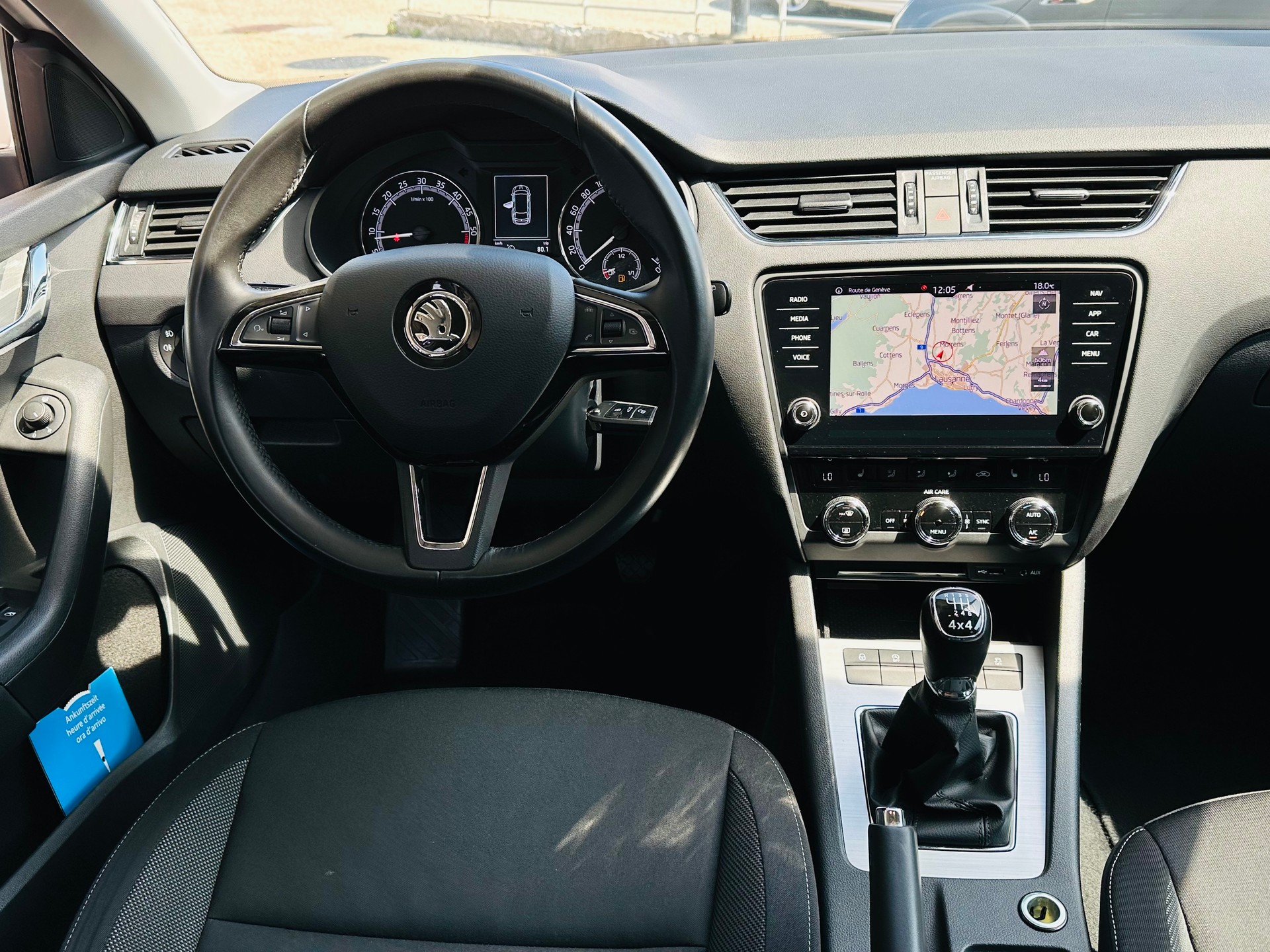 SKODA Octavia Combi 2.0 TDI Ambition 4x4-image-12