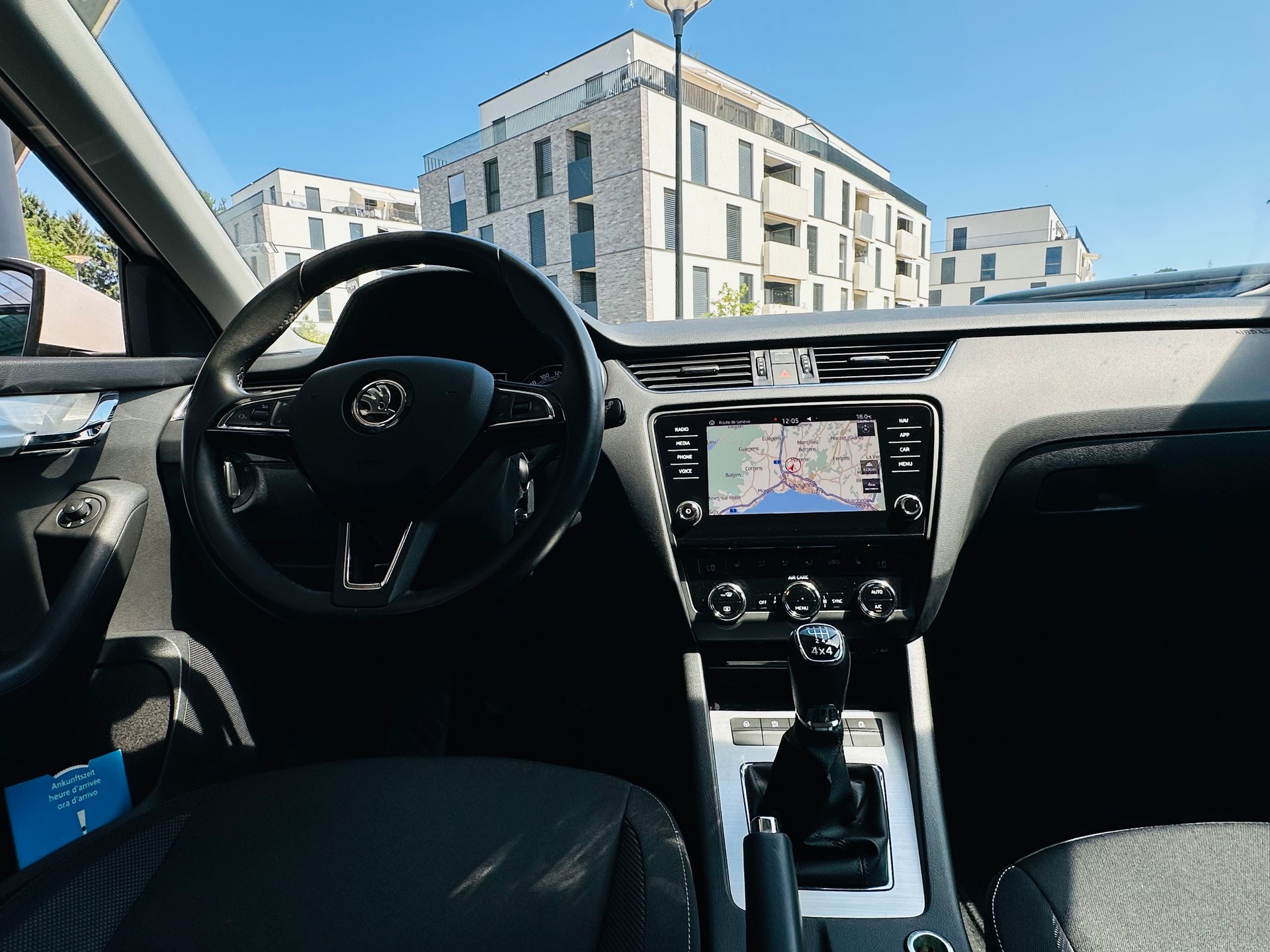 SKODA Octavia Combi 2.0 TDI Ambition 4x4-image-11