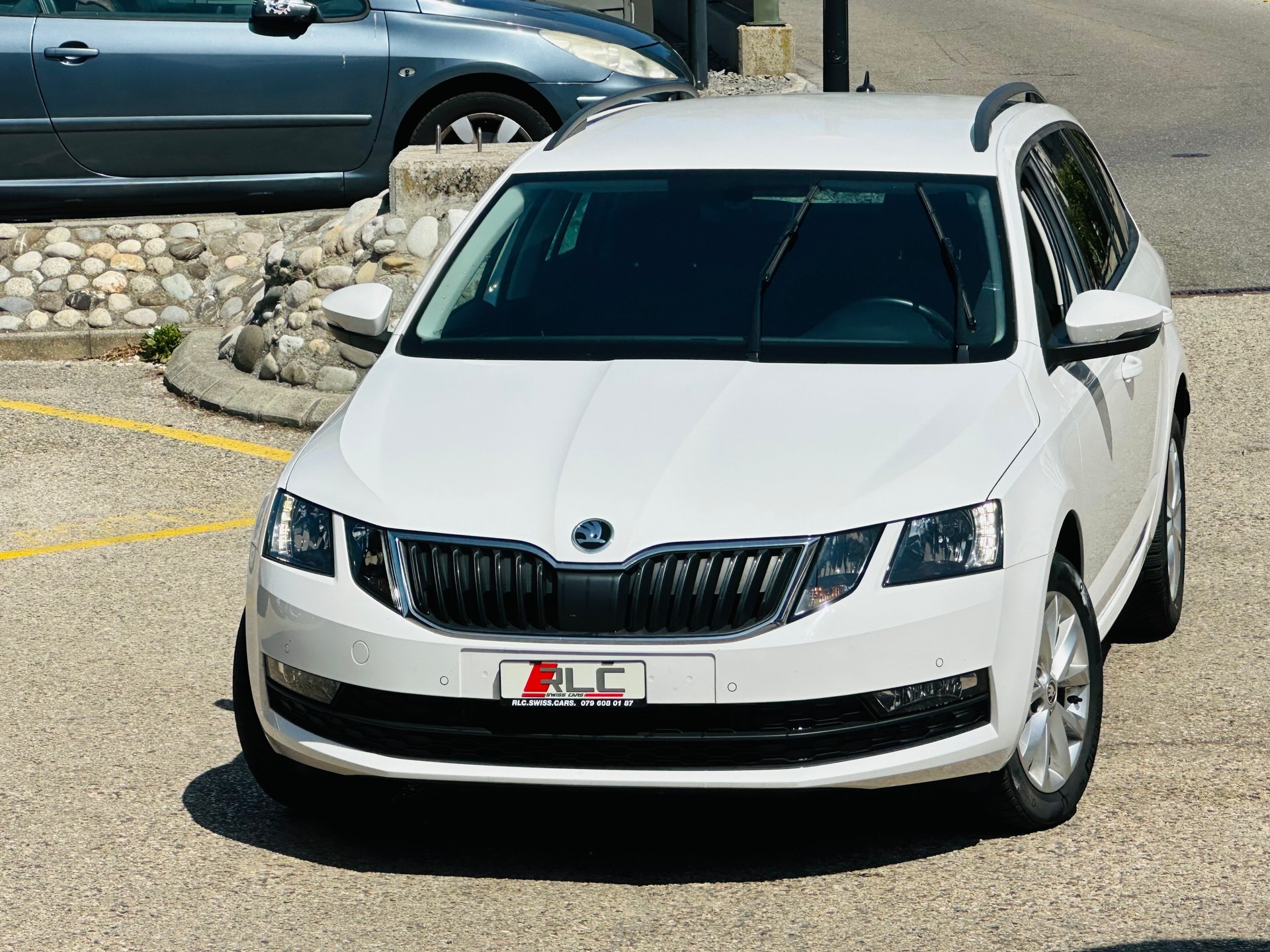 SKODA Octavia Combi 2.0 TDI Ambition 4x4-image-0