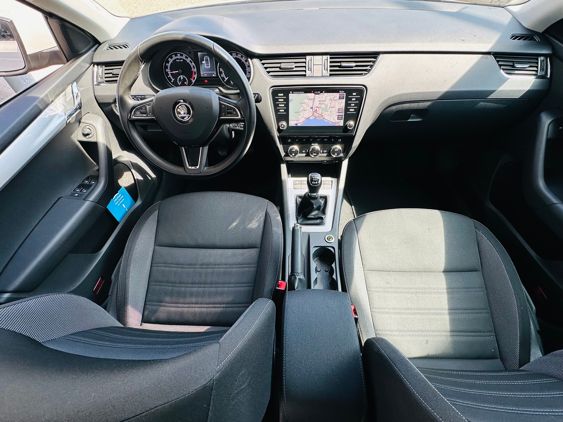 SKODA Octavia Combi 2.0 TDI Ambition 4x4-image-9