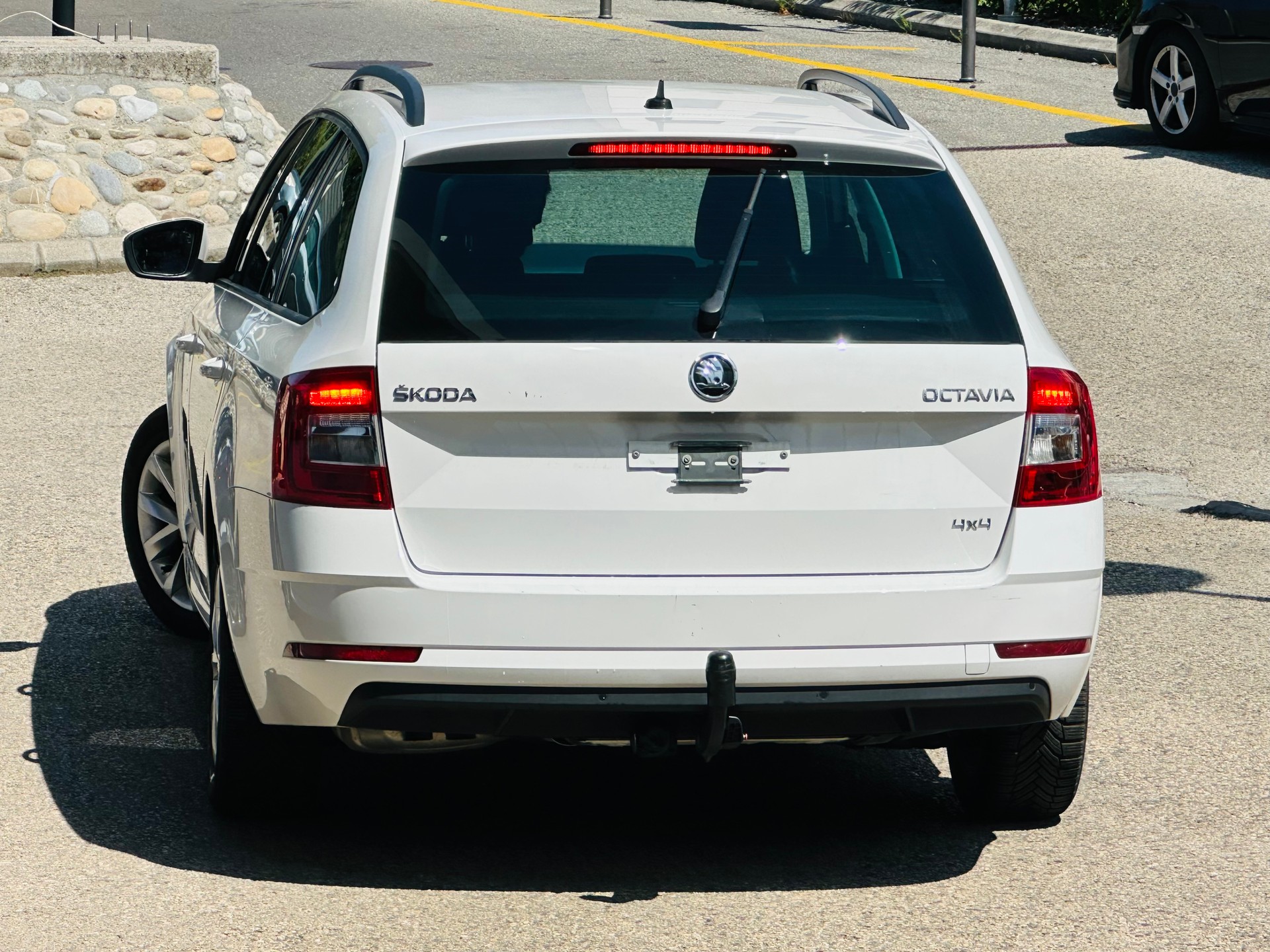 SKODA Octavia Combi 2.0 TDI Ambition 4x4-image-5
