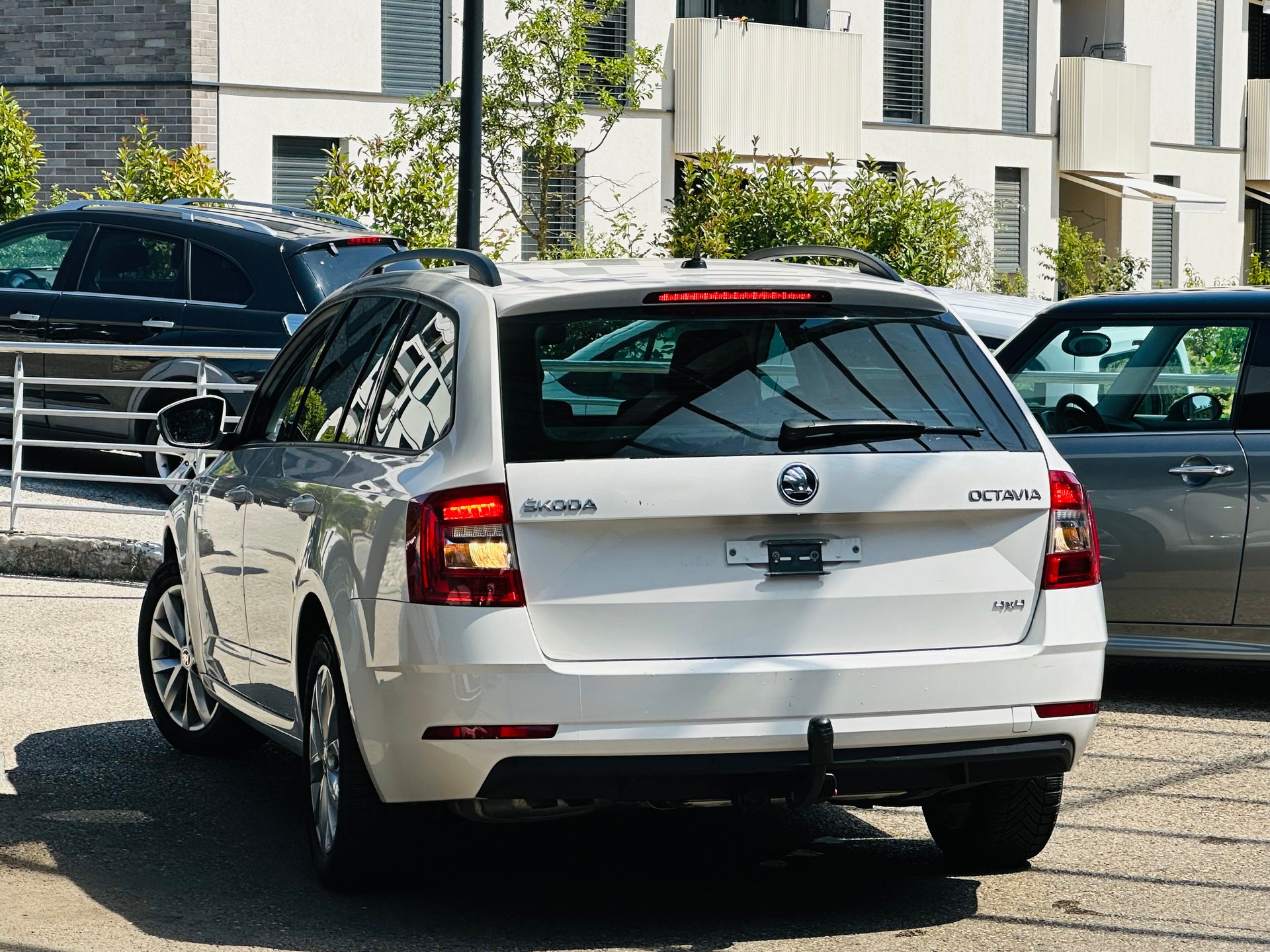 SKODA Octavia Combi 2.0 TDI Ambition 4x4-image-7
