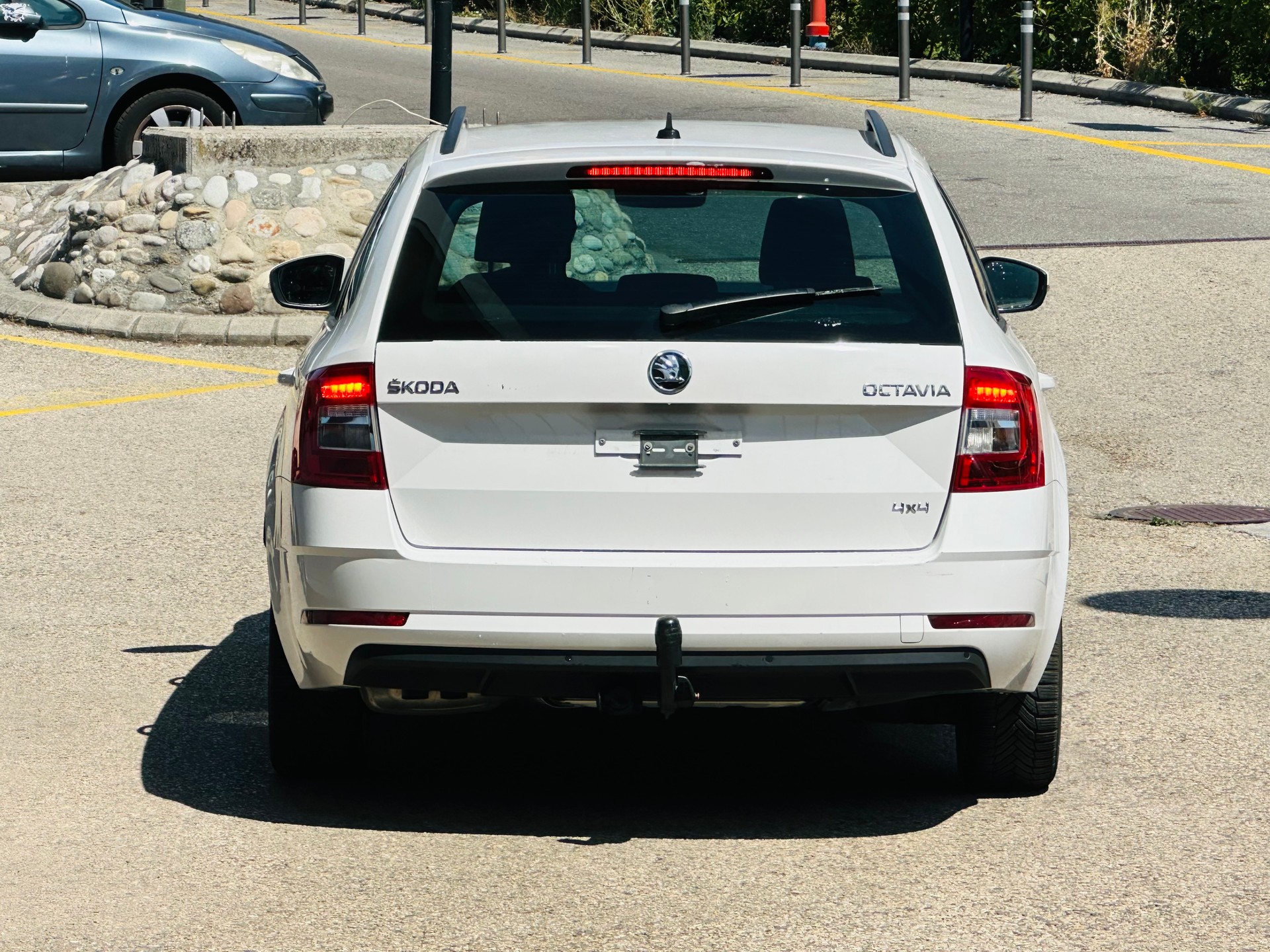 SKODA Octavia Combi 2.0 TDI Ambition 4x4-image-6