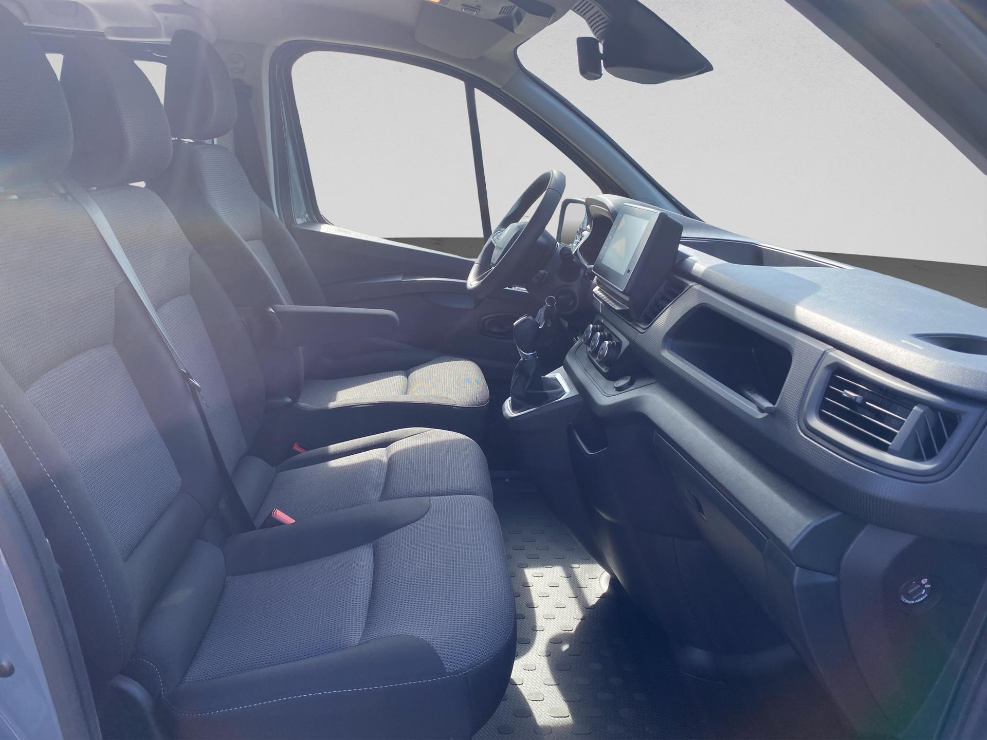 RENAULT Trafic Blue dCi 150 Grand Passenger Evolution EDC-image-16