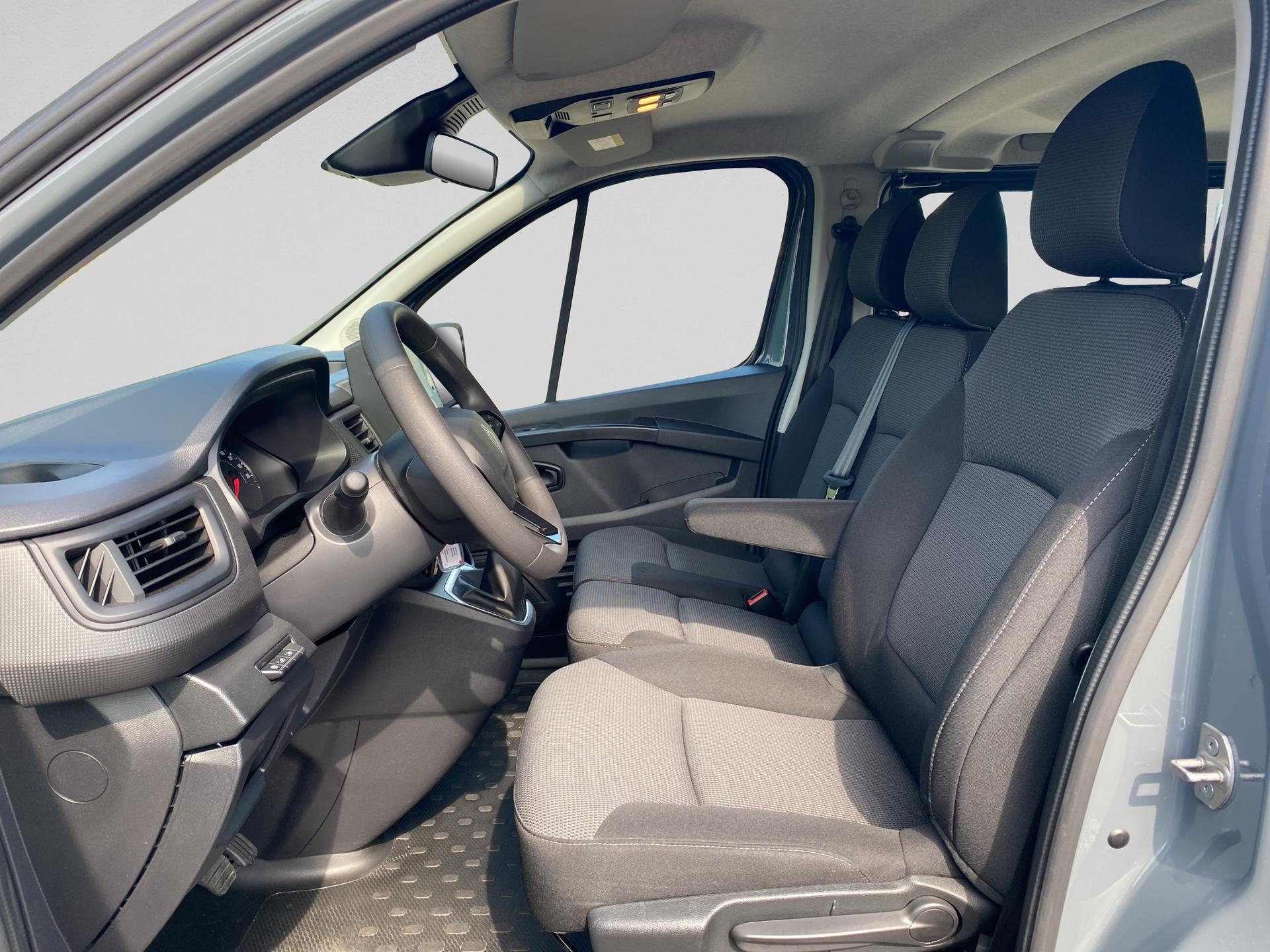 RENAULT Trafic Blue dCi 150 Grand Passenger Evolution EDC-image-8