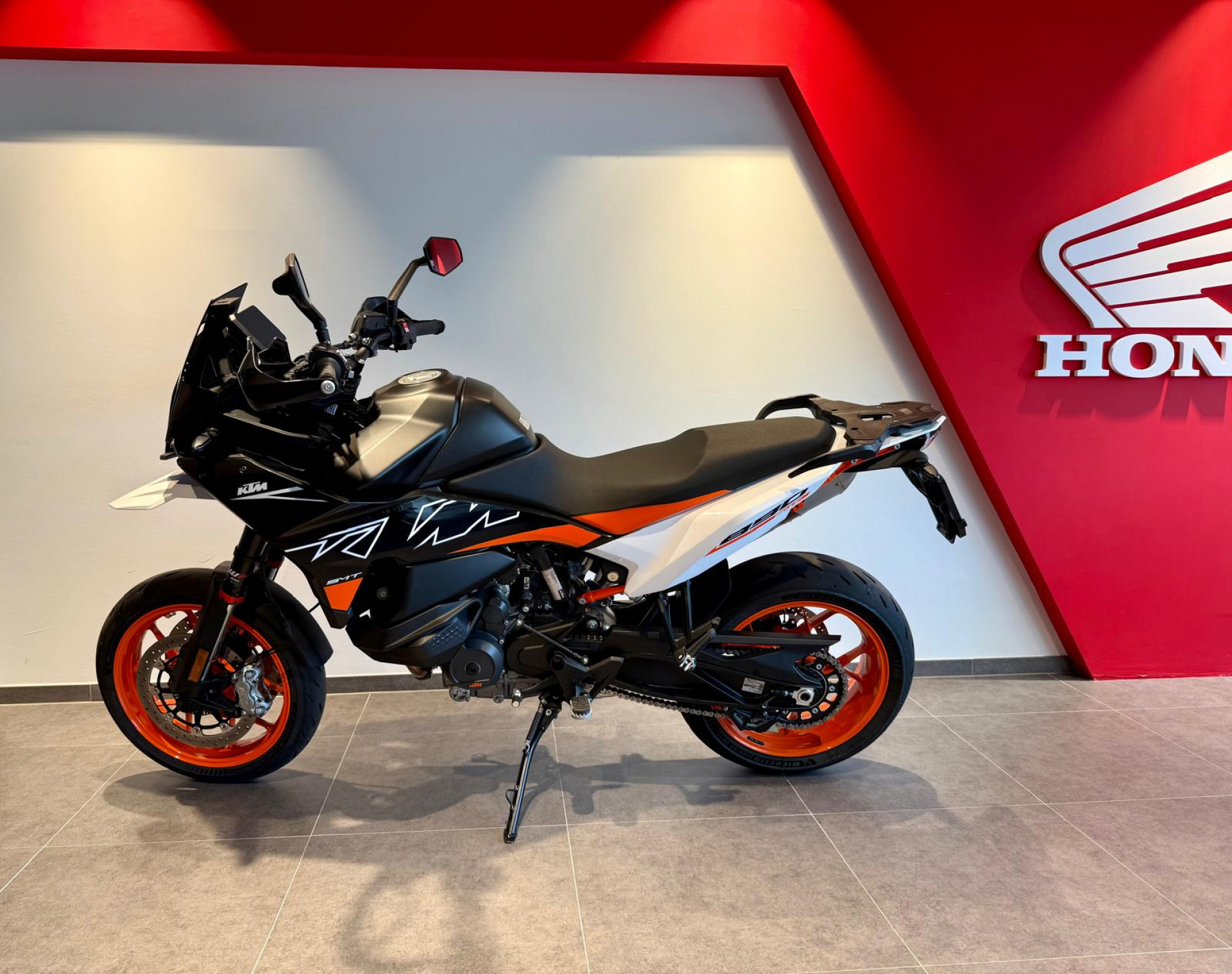 KTM 890 SMT-showroom-element-2