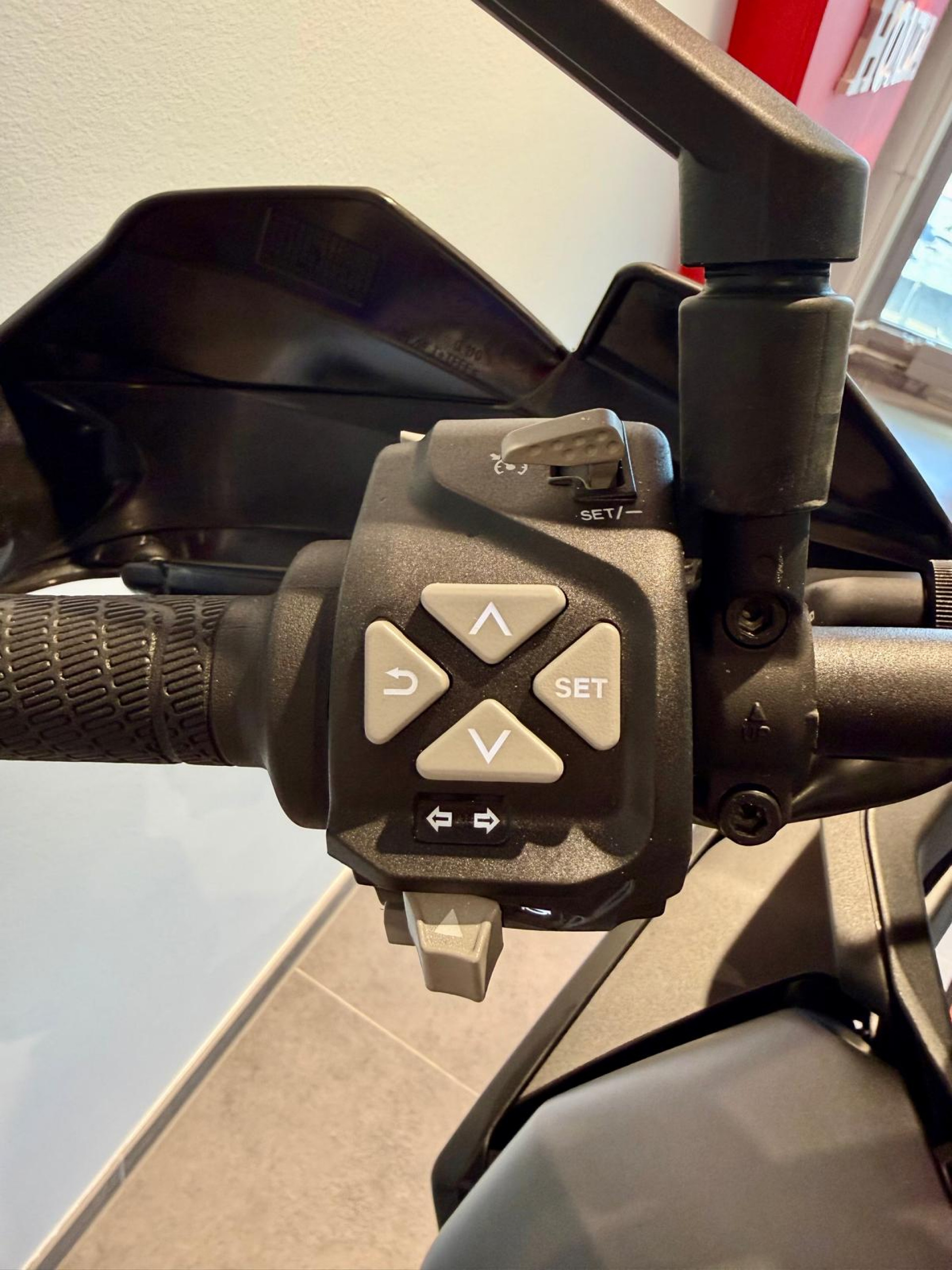 KTM 890 SMT-image-4