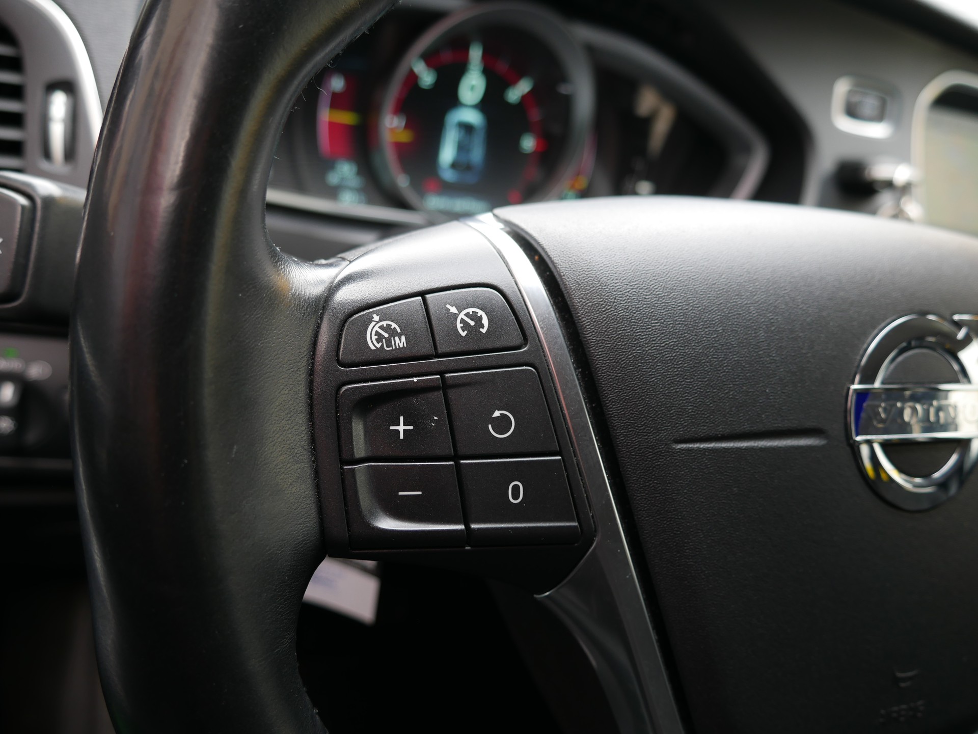 VOLVO 2.0 D3 Basis S/S-image-11