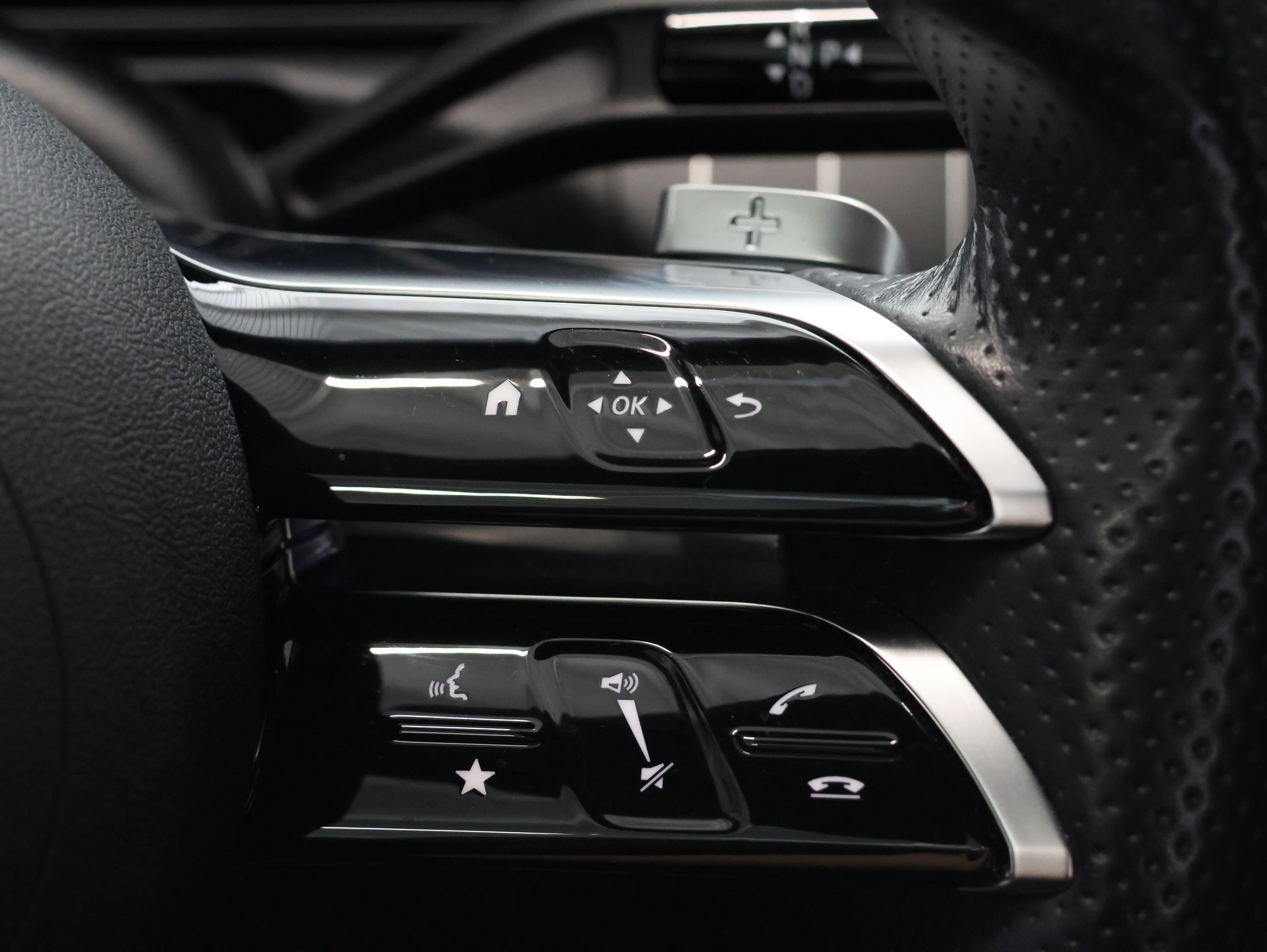 MERCEDES-BENZ C 300 4Matic AMG Line *Burmester* *Panoramadach* *Sitzheizung*-image-27