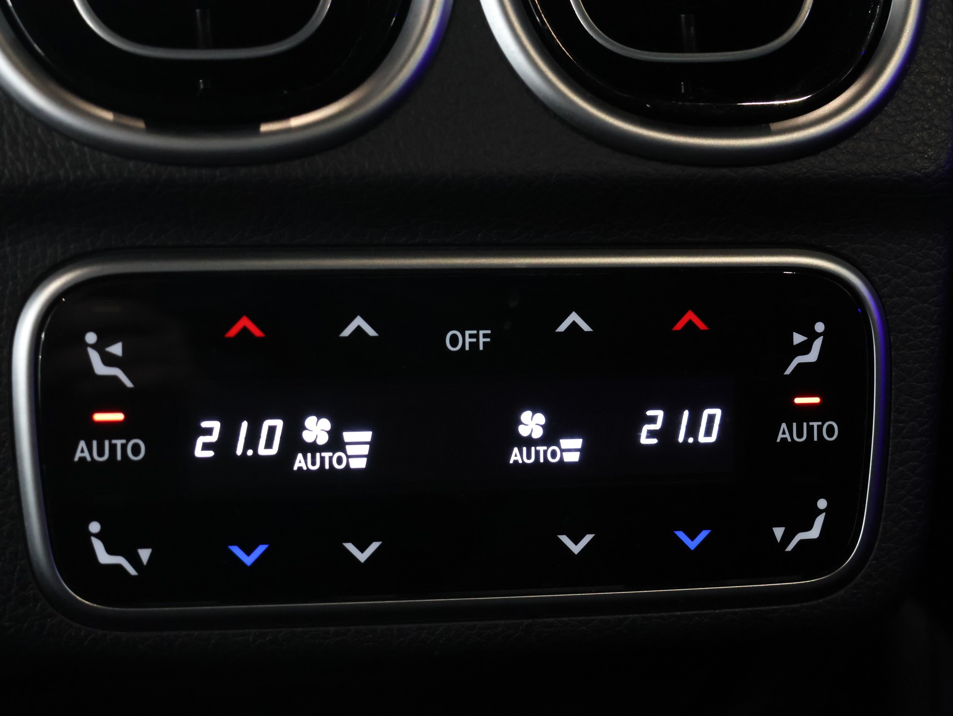 MERCEDES-BENZ C 300 4Matic AMG Line *Burmester* *Panoramadach* *Sitzheizung*-image-37