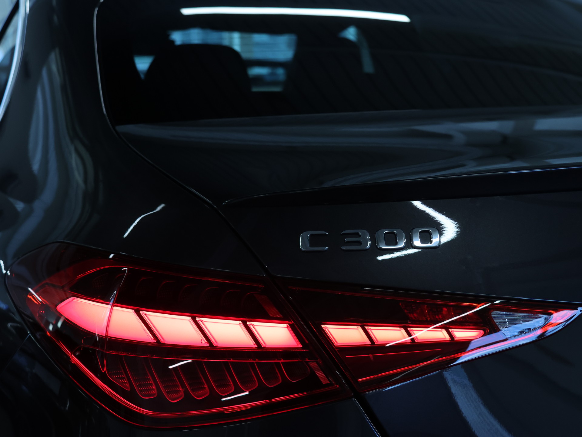 MERCEDES-BENZ C 300 4Matic AMG Line *Burmester* *Panoramadach* *Sitzheizung*-image-40