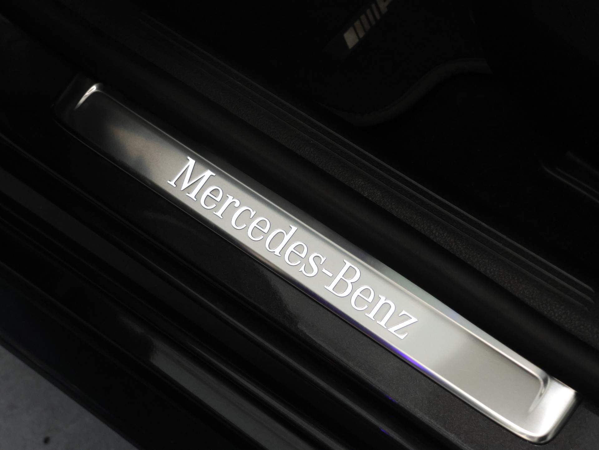 MERCEDES-BENZ C 300 4Matic AMG Line *Burmester* *Panoramadach* *Sitzheizung*-image-14