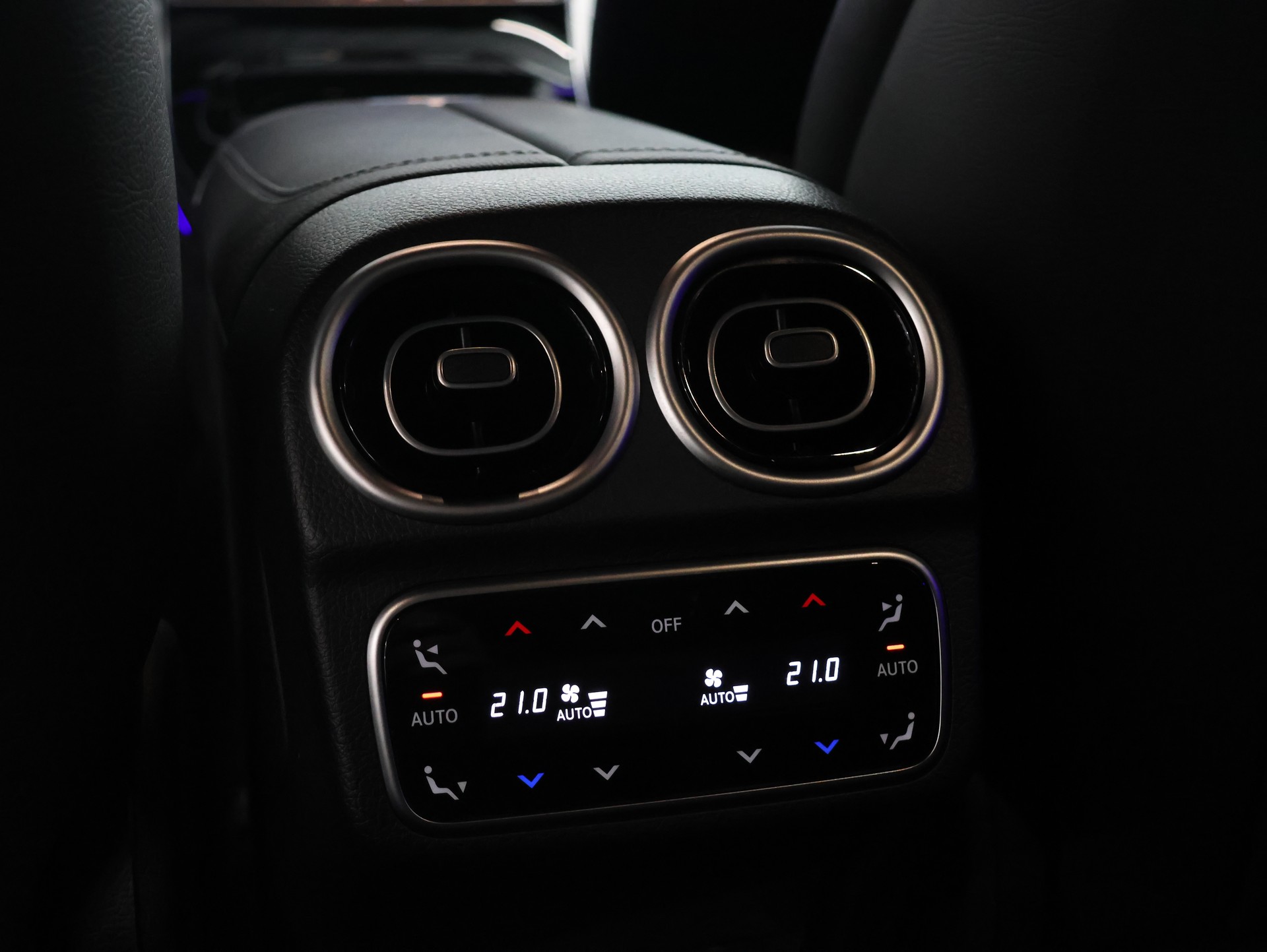 MERCEDES-BENZ C 300 4Matic AMG Line *Burmester* *Panoramadach* *Sitzheizung*-image-36