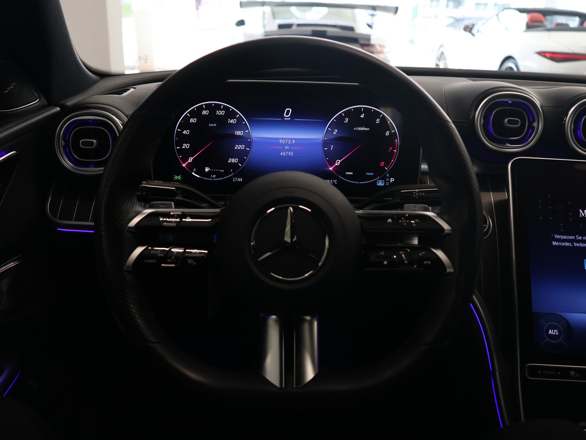 MERCEDES-BENZ C 300 4Matic AMG Line *Burmester* *Panoramadach* *Sitzheizung*-image-17
