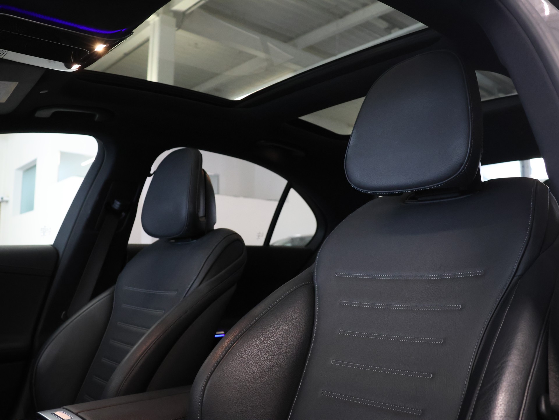MERCEDES-BENZ C 300 4Matic AMG Line *Burmester* *Panoramadach* *Sitzheizung*-image-15