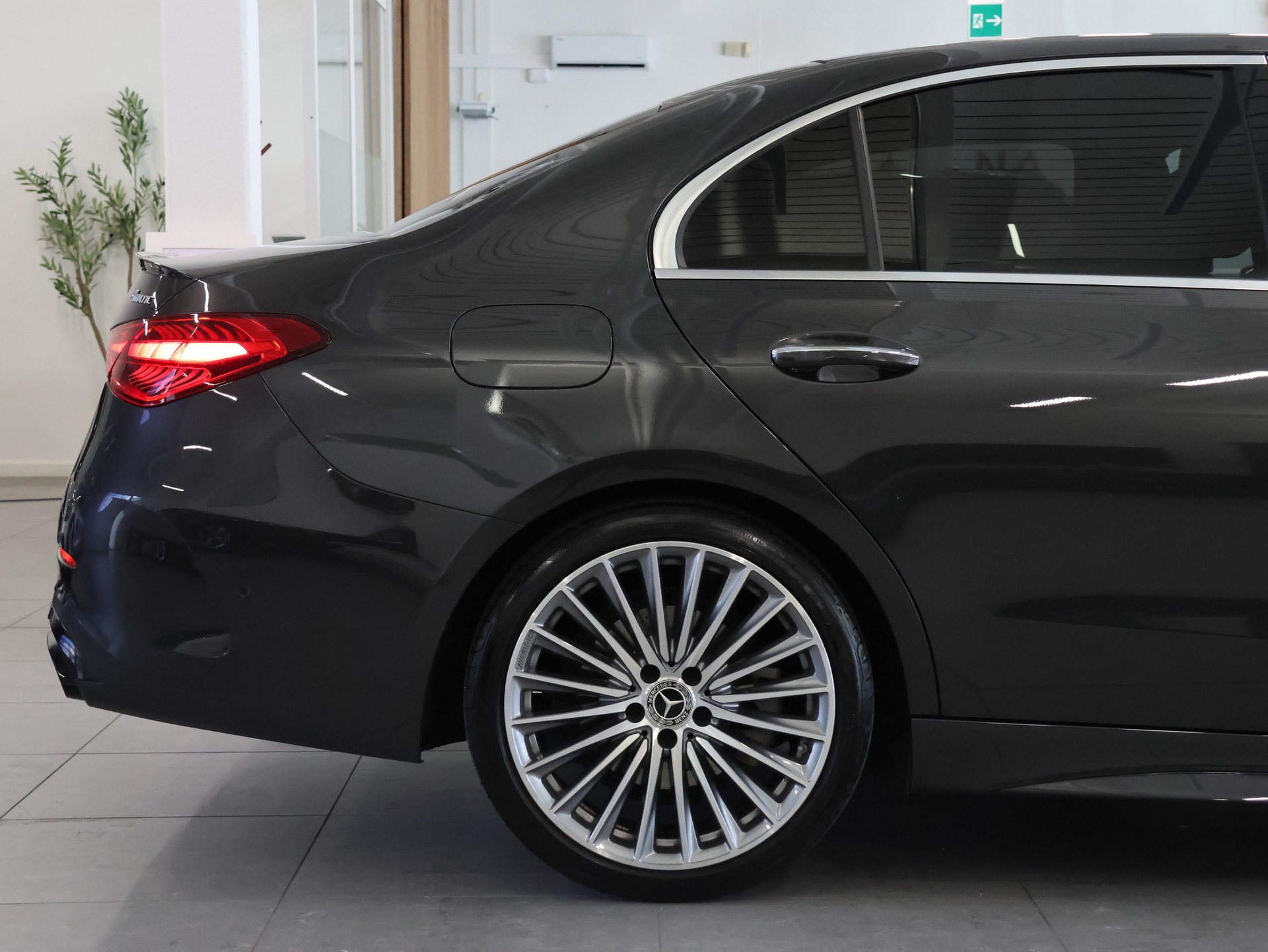 MERCEDES-BENZ C 300 4Matic AMG Line *Burmester* *Panoramadach* *Sitzheizung*-image-6