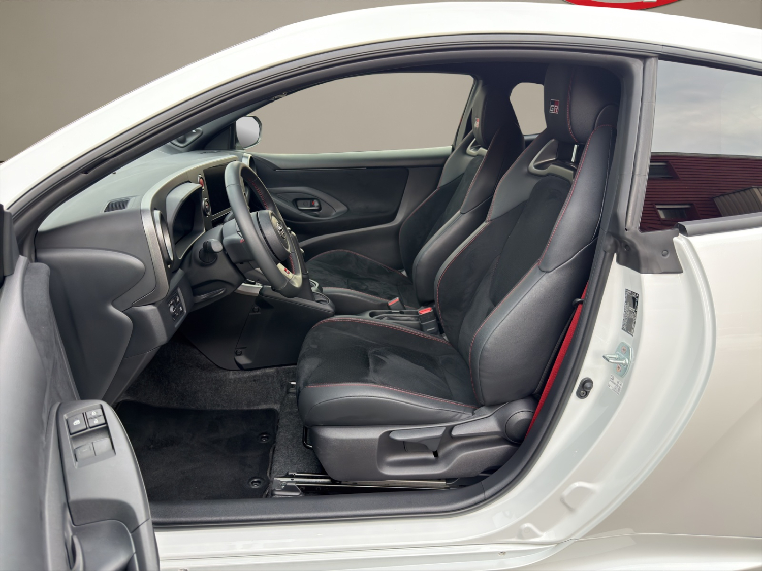 TOYOTA GR Yaris 1.6 Turbo Sport 4x4-image-9