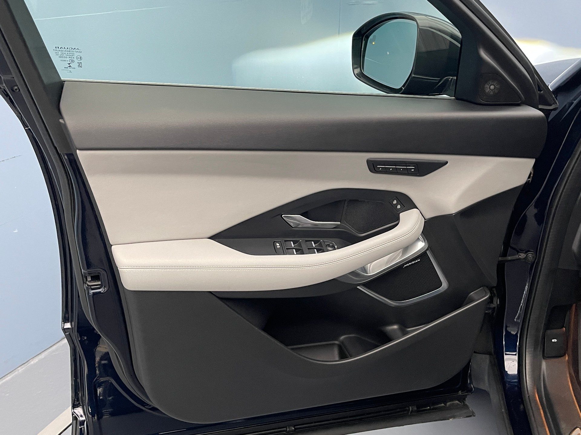 JAGUAR E-Pace 1.5 T 300e R-Dynamic SE AWD-image-10