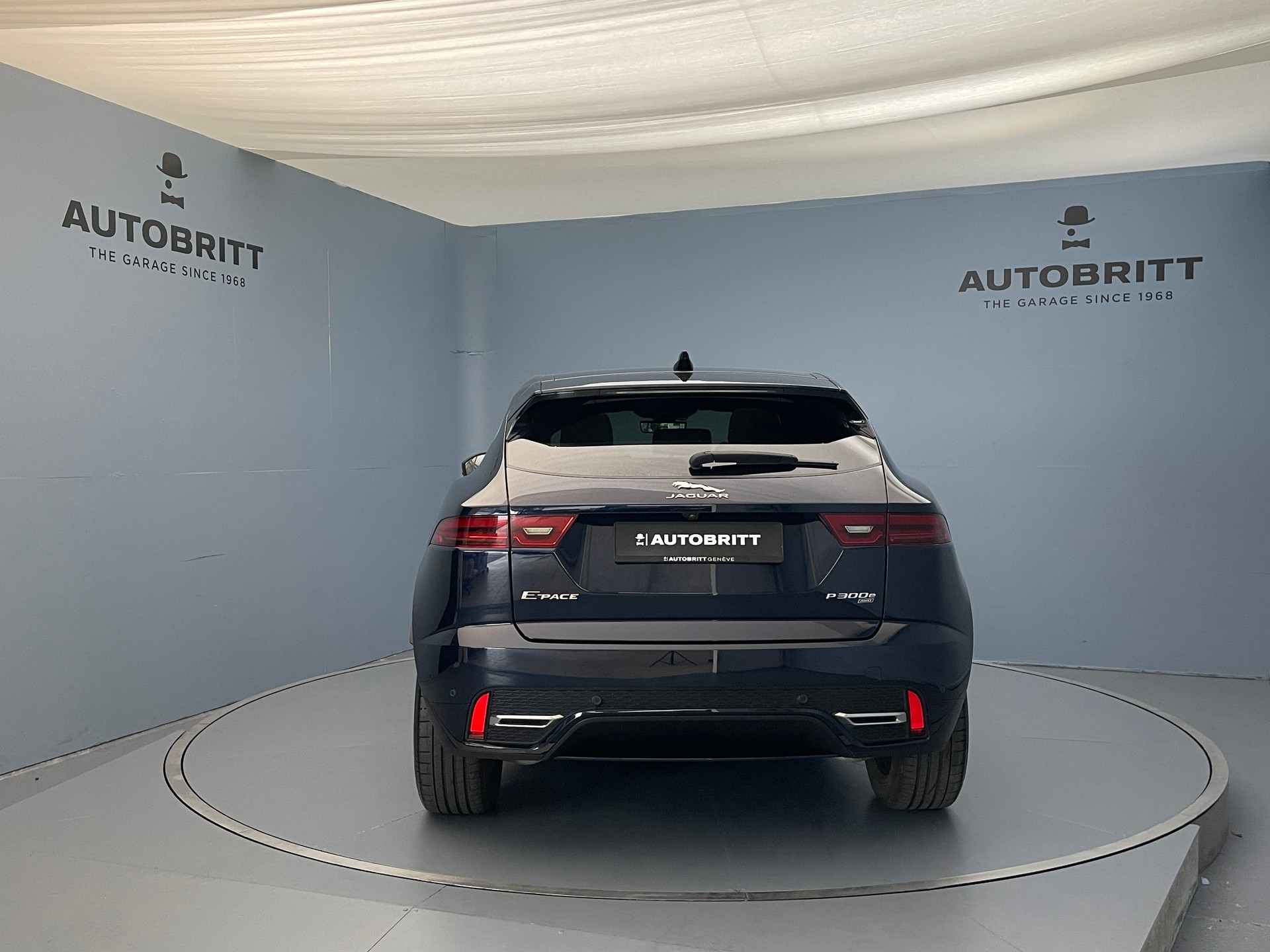 JAGUAR E-Pace 1.5 T 300e R-Dynamic SE AWD-image-4