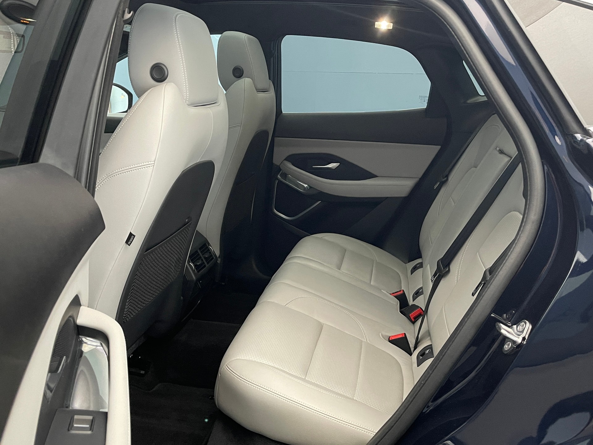 JAGUAR E-Pace 1.5 T 300e R-Dynamic SE AWD-image-9