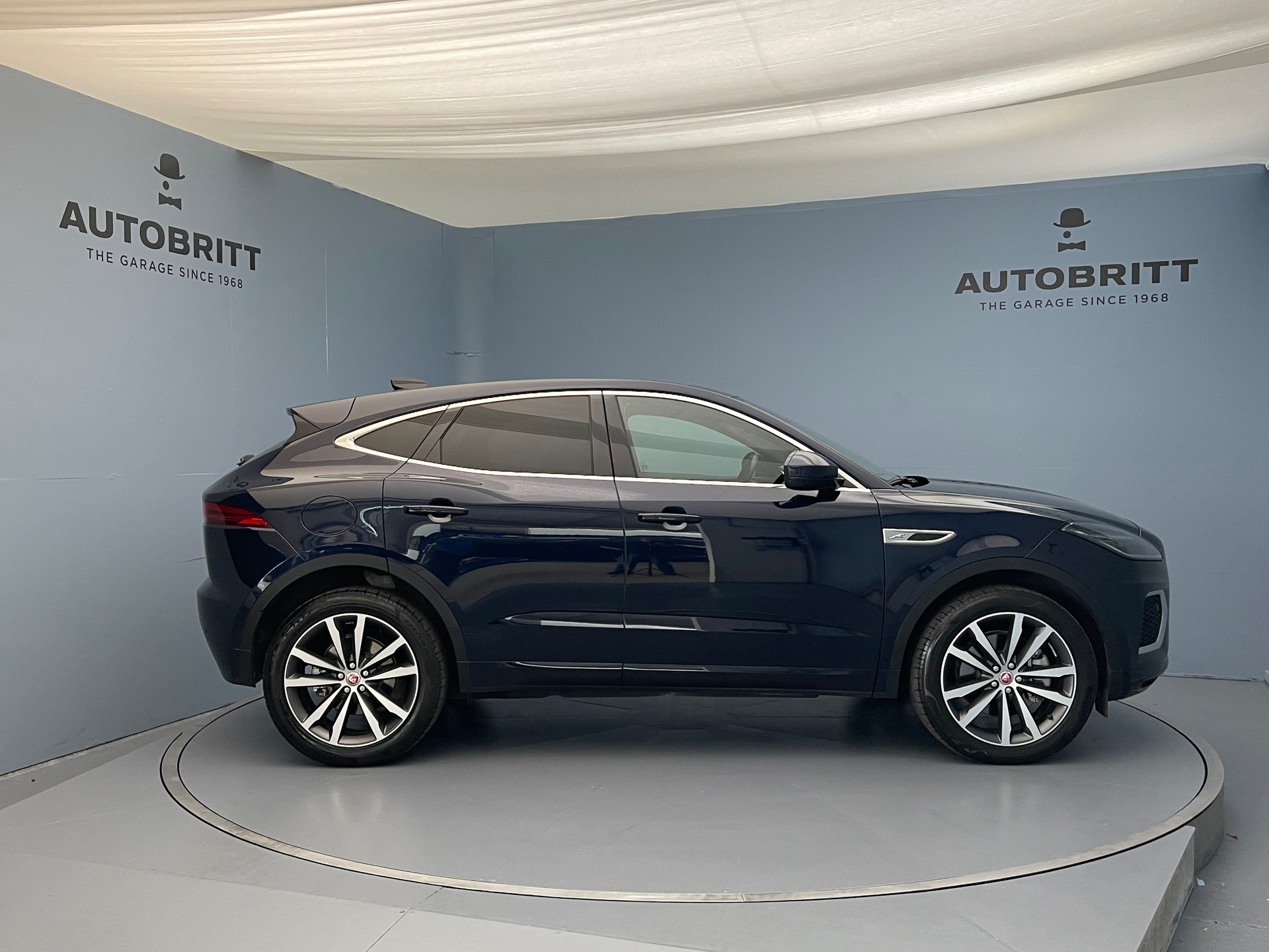 JAGUAR E-Pace 1.5 T 300e R-Dynamic SE AWD-image-2