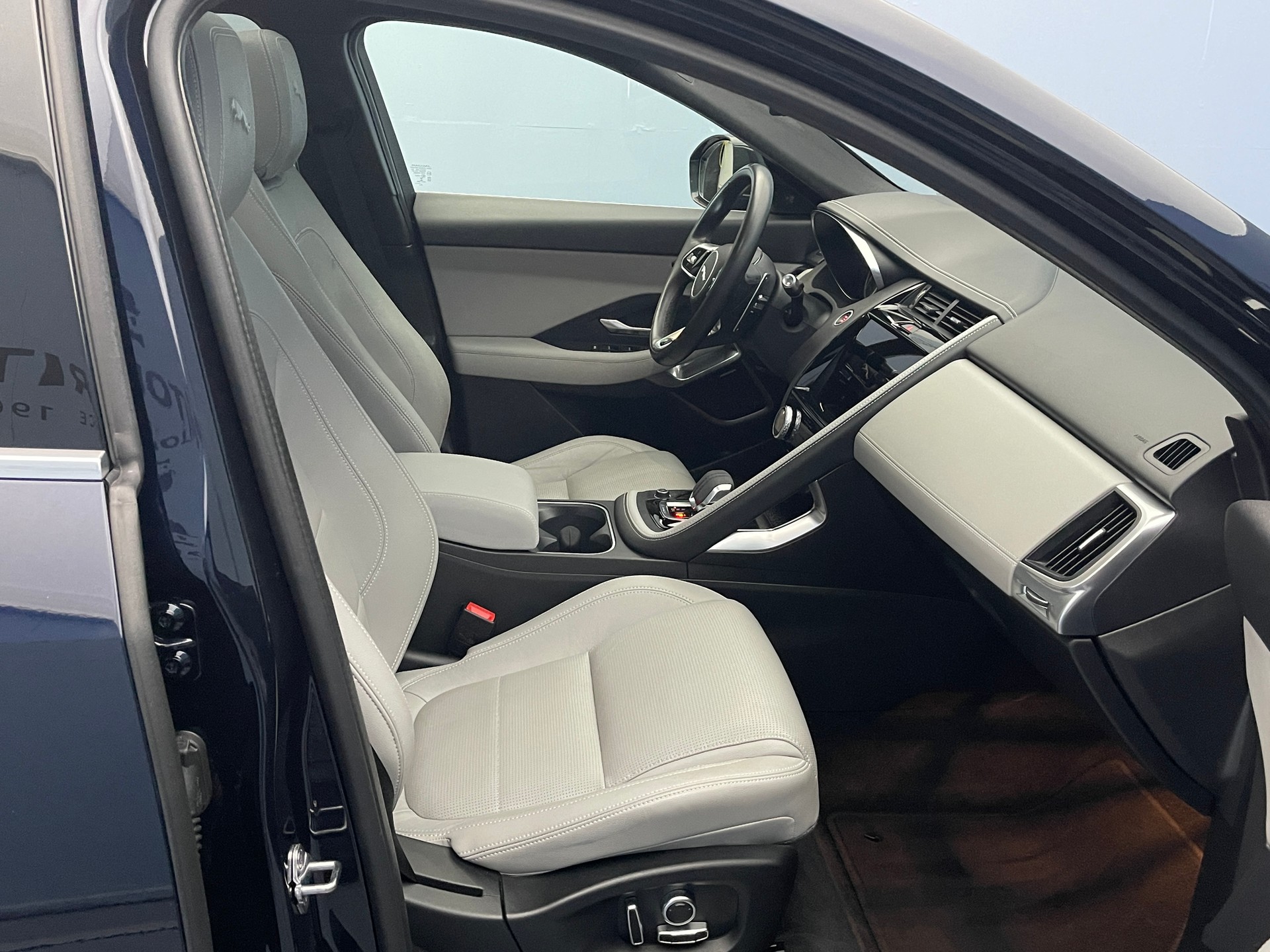 JAGUAR E-Pace 1.5 T 300e R-Dynamic SE AWD-image-7