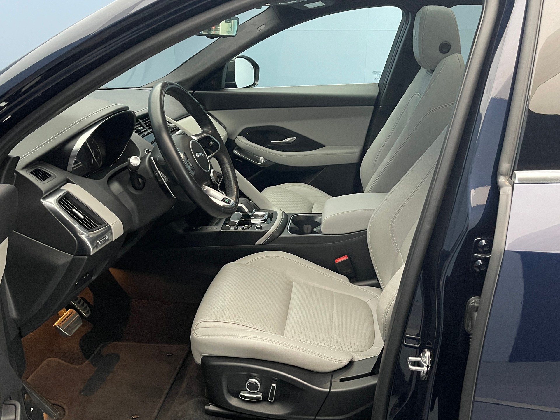 JAGUAR E-Pace 1.5 T 300e R-Dynamic SE AWD-image-8
