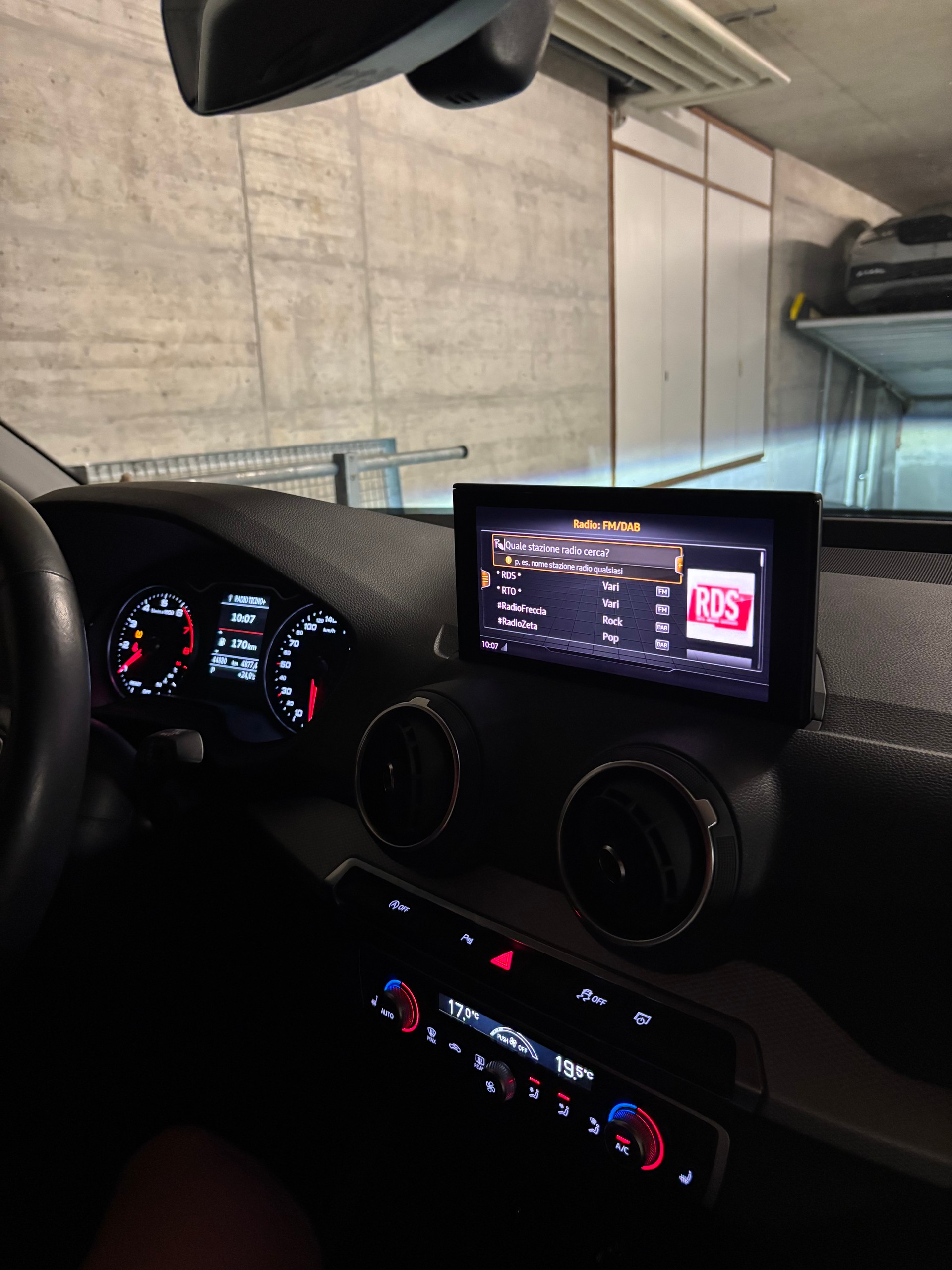 AUDI 1.5 35 TFSI S-Tronic-image-0