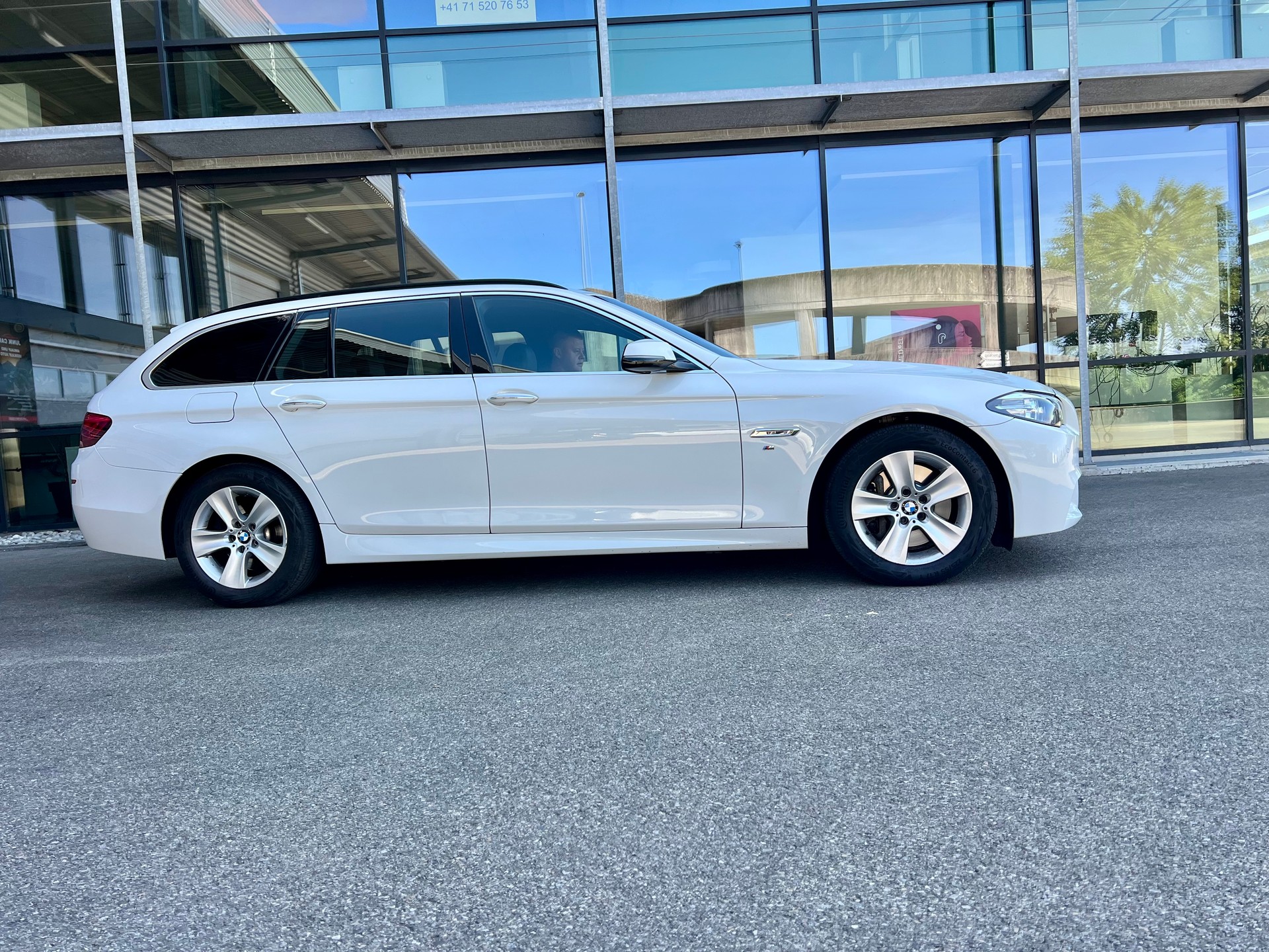 BMW 528i Touring xDrive Steptronic-image-2