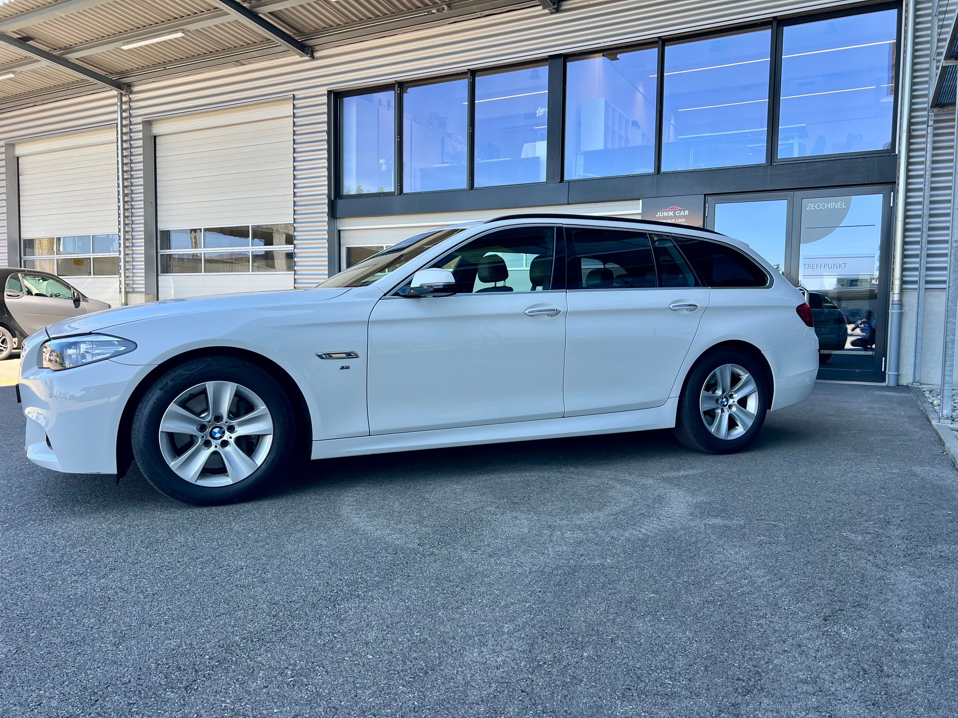 BMW 528i Touring xDrive Steptronic-image-1