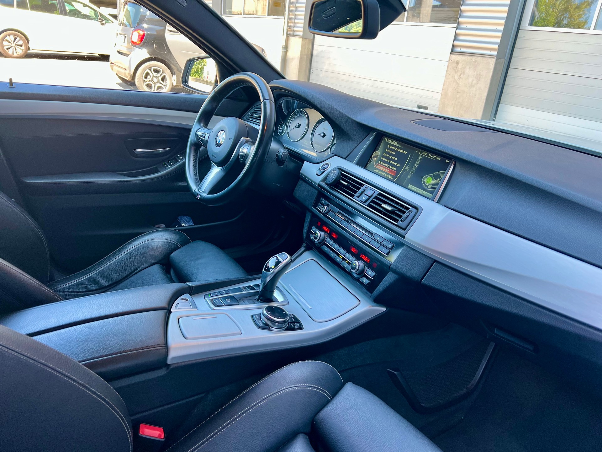 BMW 528i Touring xDrive Steptronic-image-12