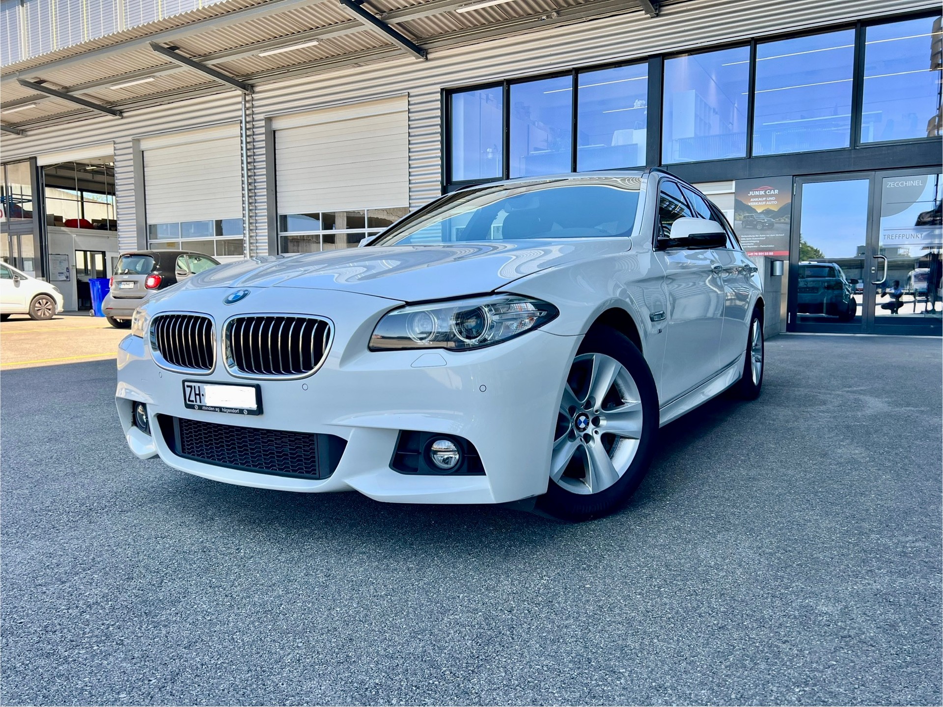 BMW 528i Touring xDrive Steptronic-image-0