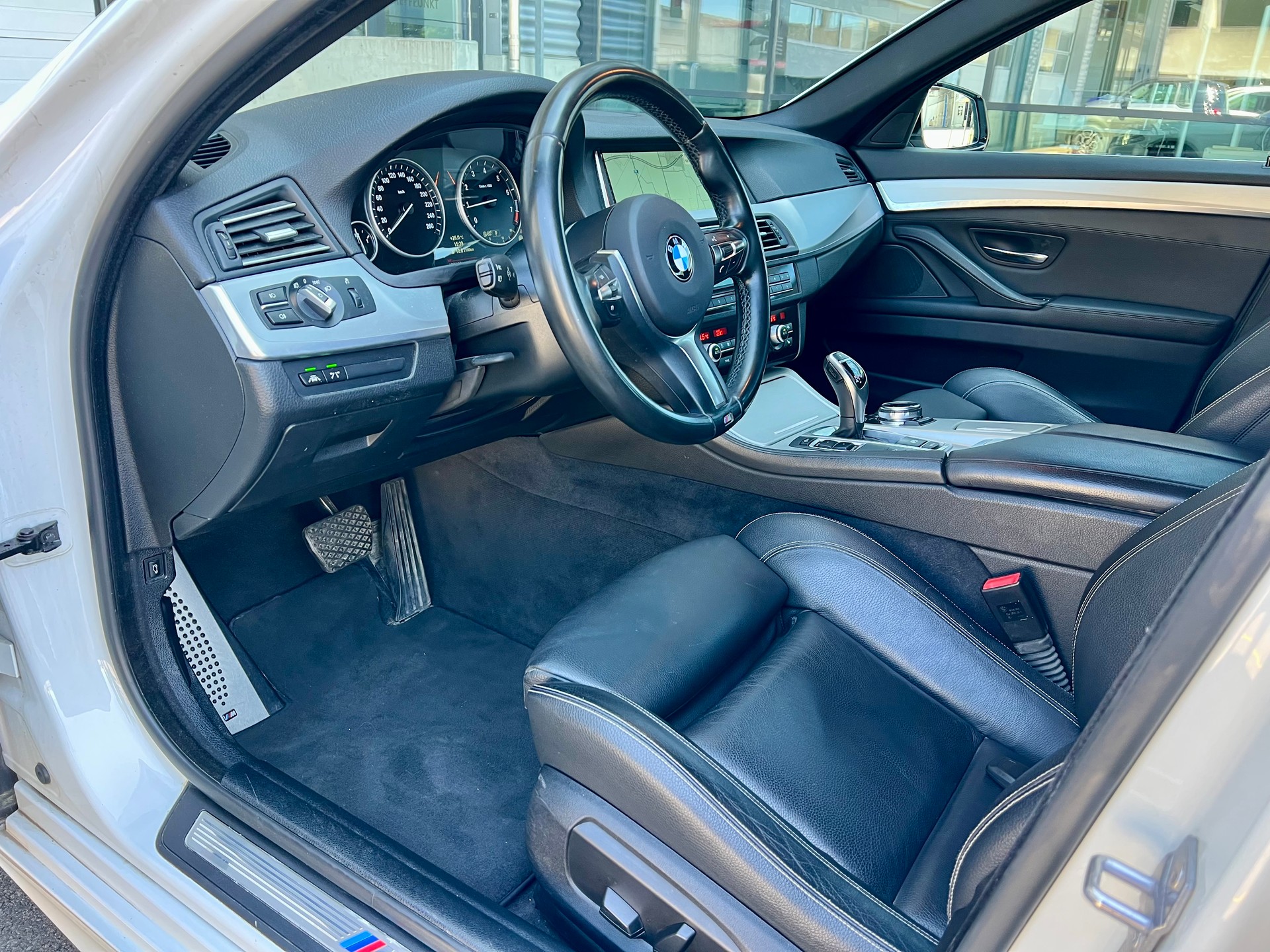 BMW 528i Touring xDrive Steptronic-image-9