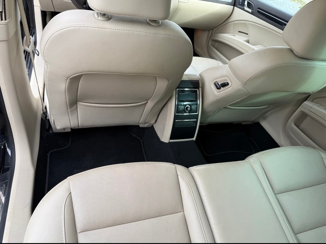 SKODA Superb Combi 2.0 TDi Laurin & Klement 4x4 DSG-image-10