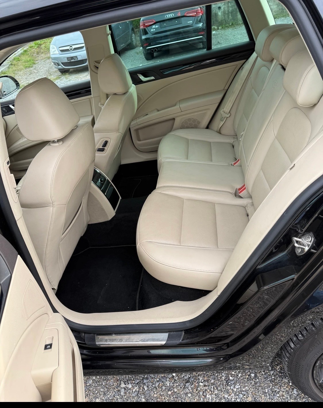 SKODA Superb Combi 2.0 TDi Laurin & Klement 4x4 DSG-image-9