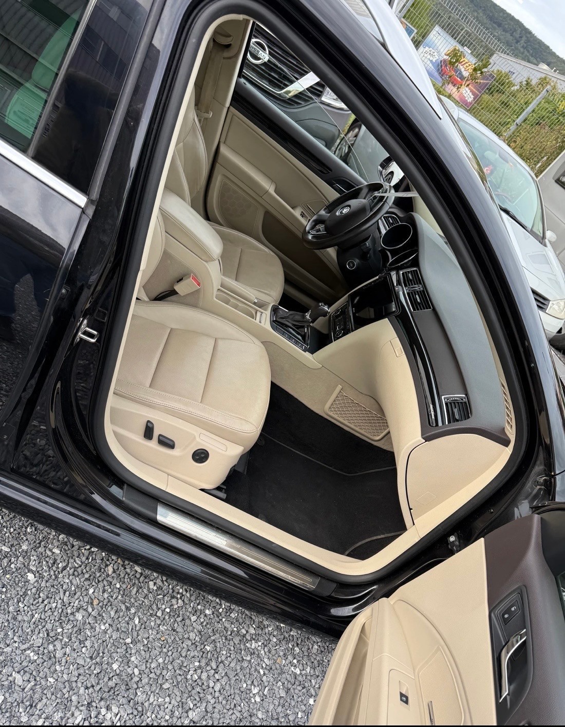 SKODA Superb Combi 2.0 TDi Laurin & Klement 4x4 DSG-image-6