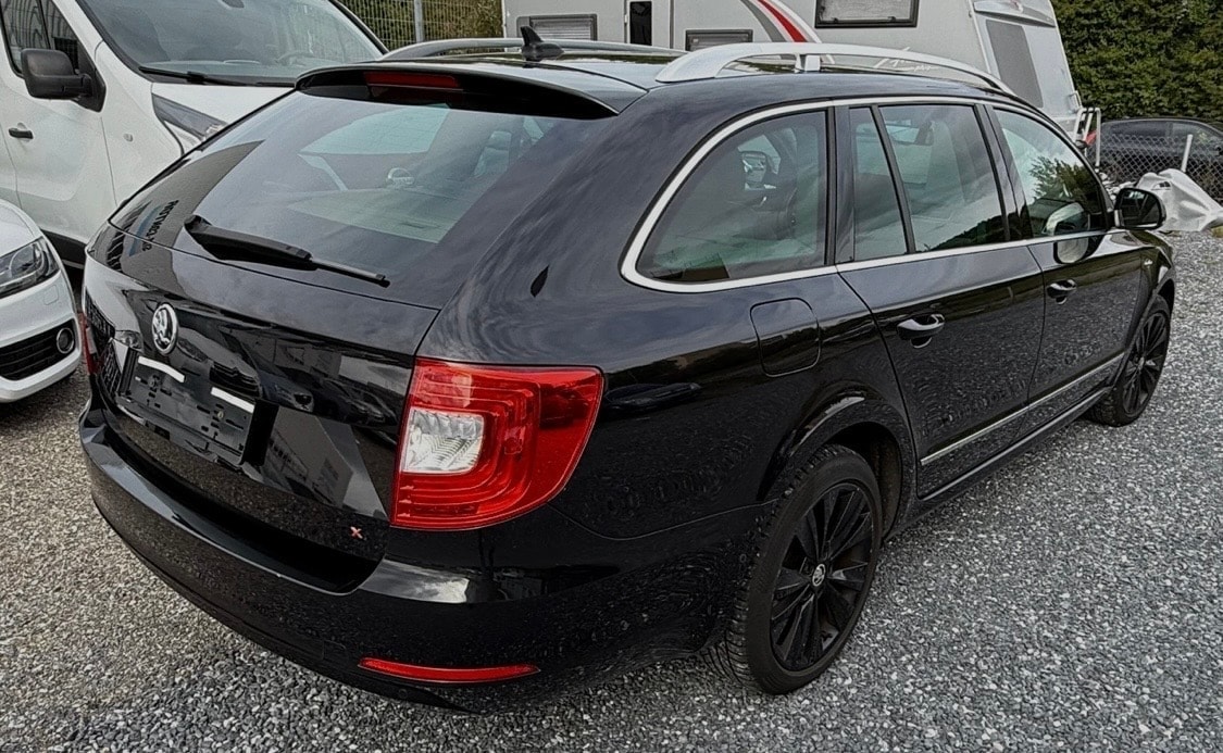 SKODA Superb Combi 2.0 TDi Laurin & Klement 4x4 DSG-image-5