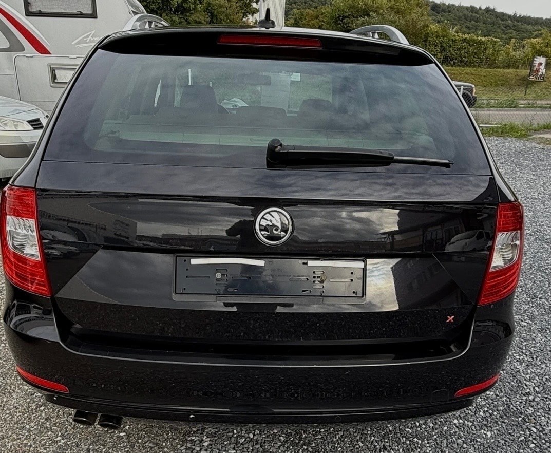 SKODA Superb Combi 2.0 TDi Laurin & Klement 4x4 DSG-image-2