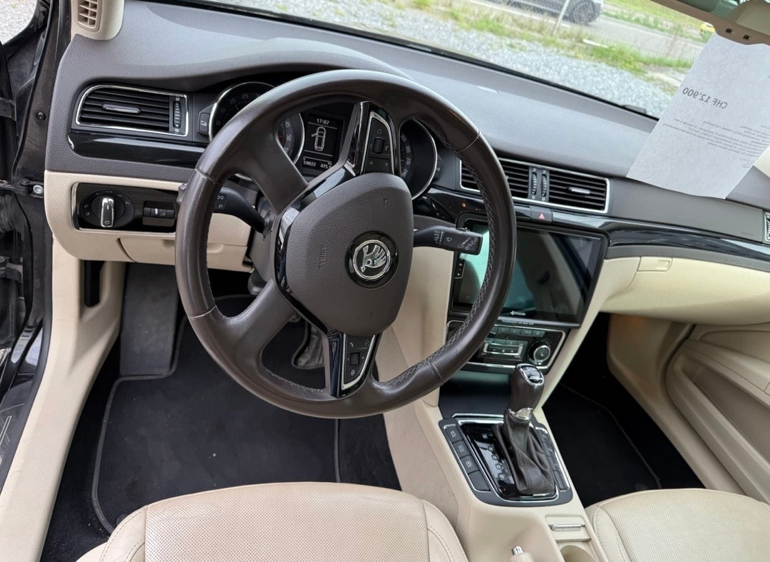 SKODA Superb Combi 2.0 TDi Laurin & Klement 4x4 DSG-image-12