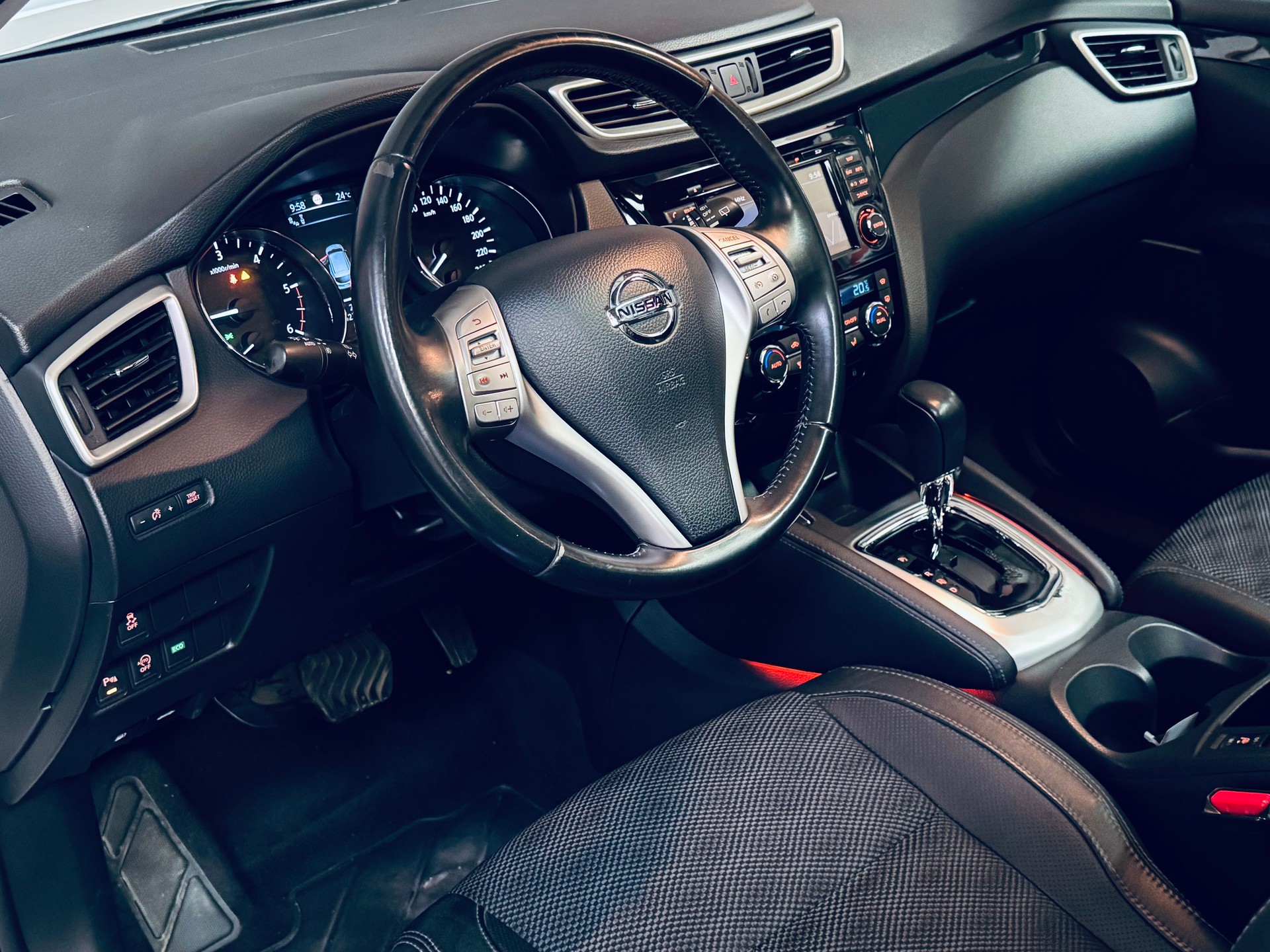 NISSAN Qashqai 1.6 dCi tekna Xtronic CVT-image-13