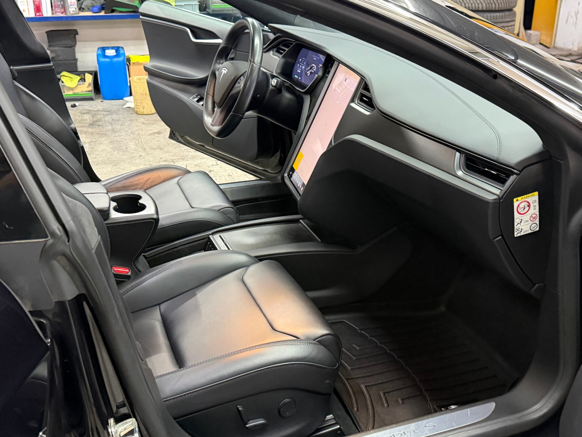 TESLA Model S 100 D-image-8