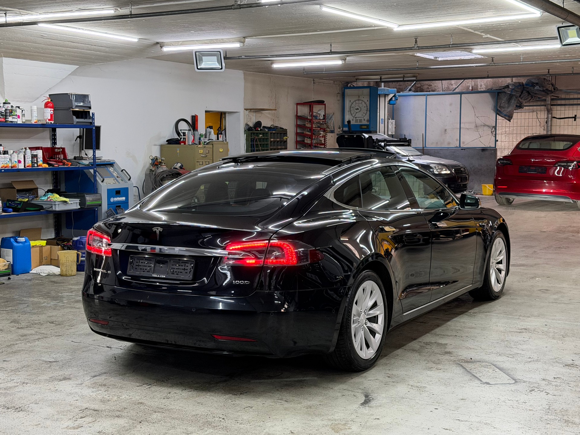 TESLA Model S 100 D-image-4