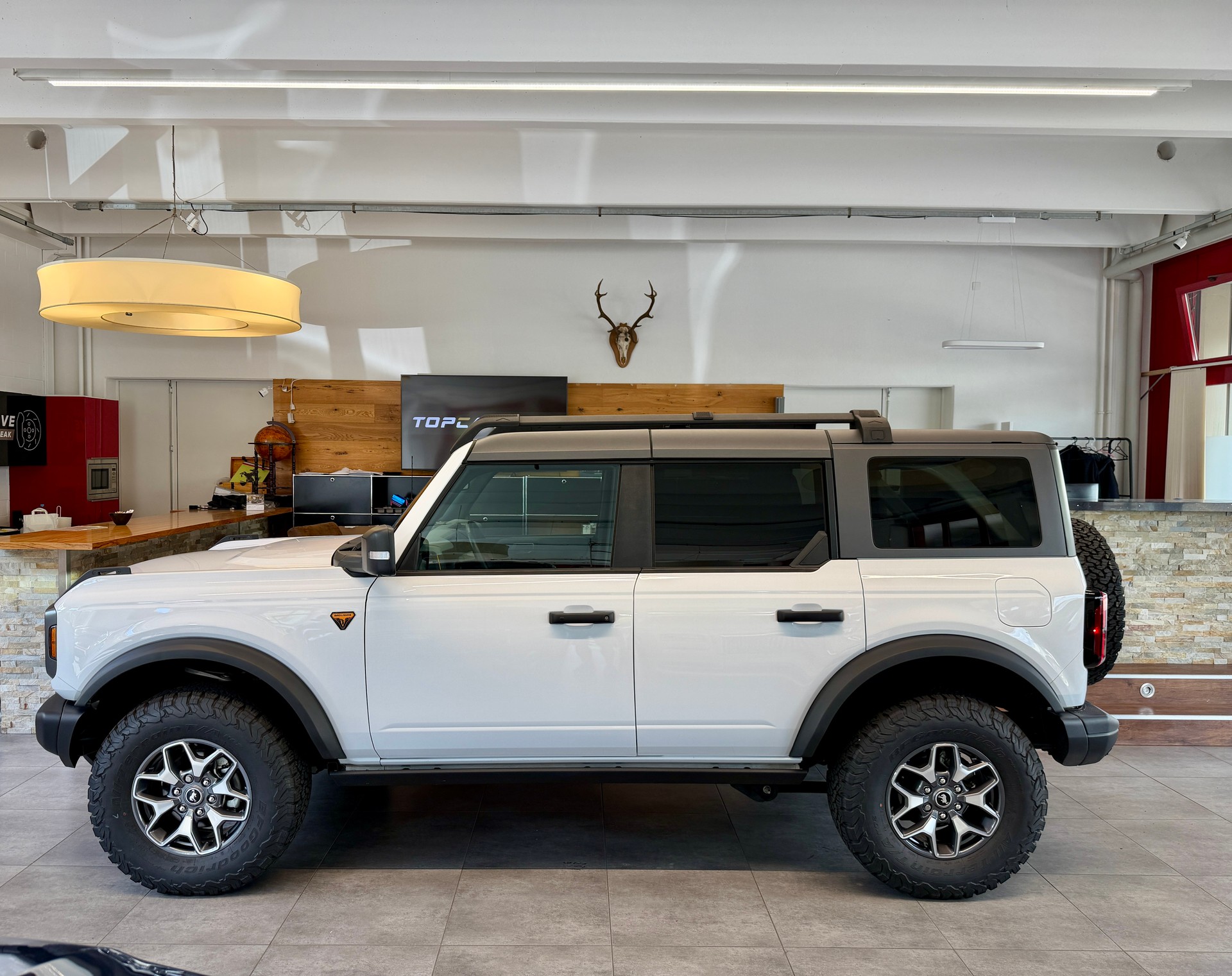 FORD Bronco 2.7 EcoB Badlands e-4WD-image-2