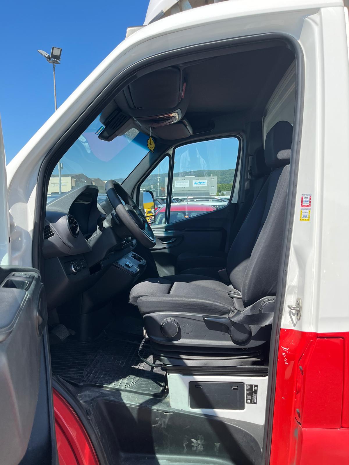 MERCEDES-BENZ Sprinter 319 CDI Standard 9G-TRONIC-image-9