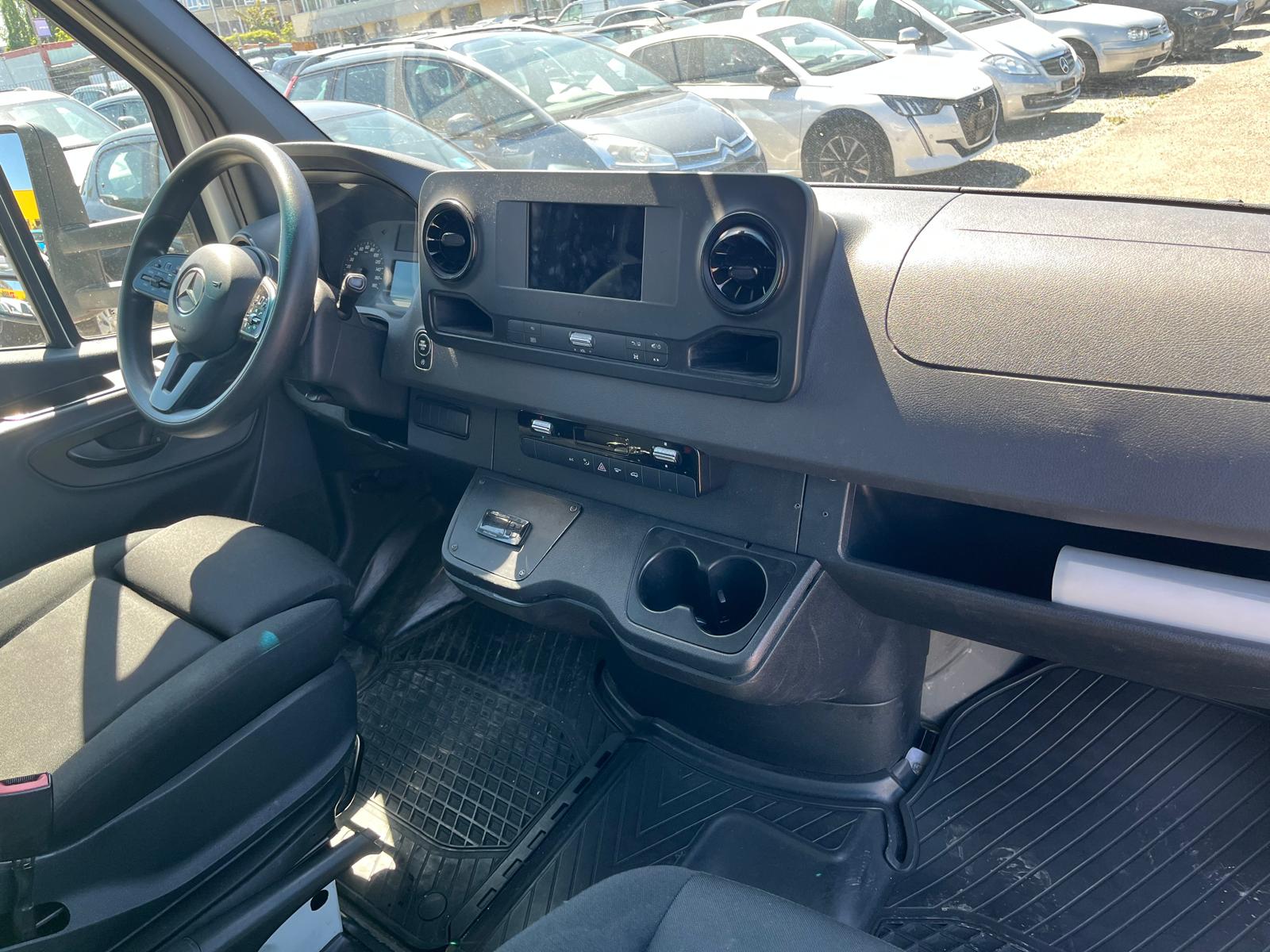 MERCEDES-BENZ Sprinter 319 CDI Standard 9G-TRONIC-image-10