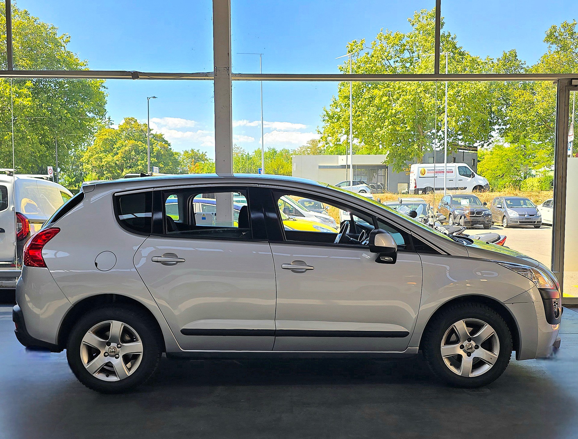 PEUGEOT 3008 1.6 HDI Business-image-9