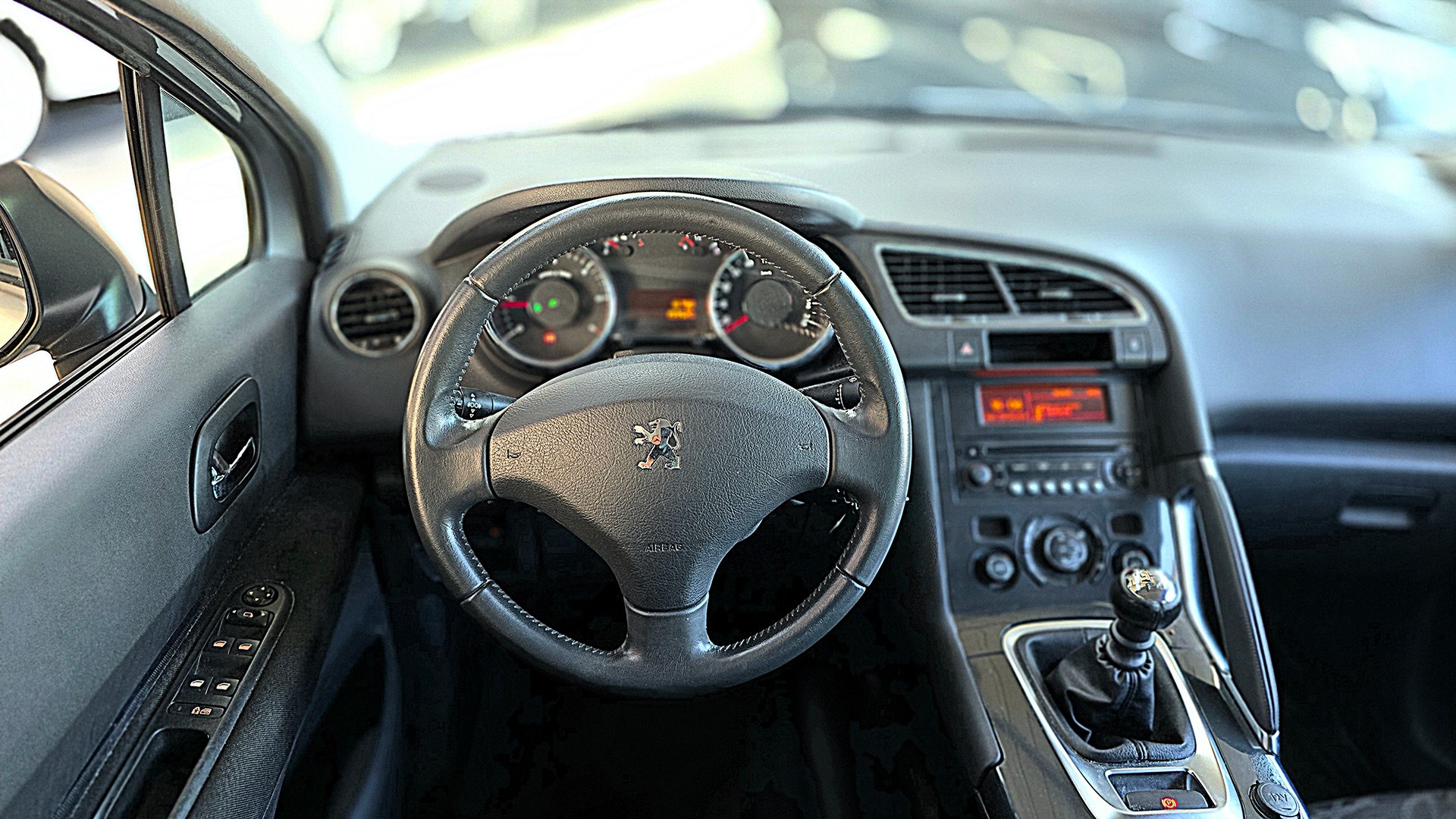 PEUGEOT 3008 1.6 HDI Business-image-19