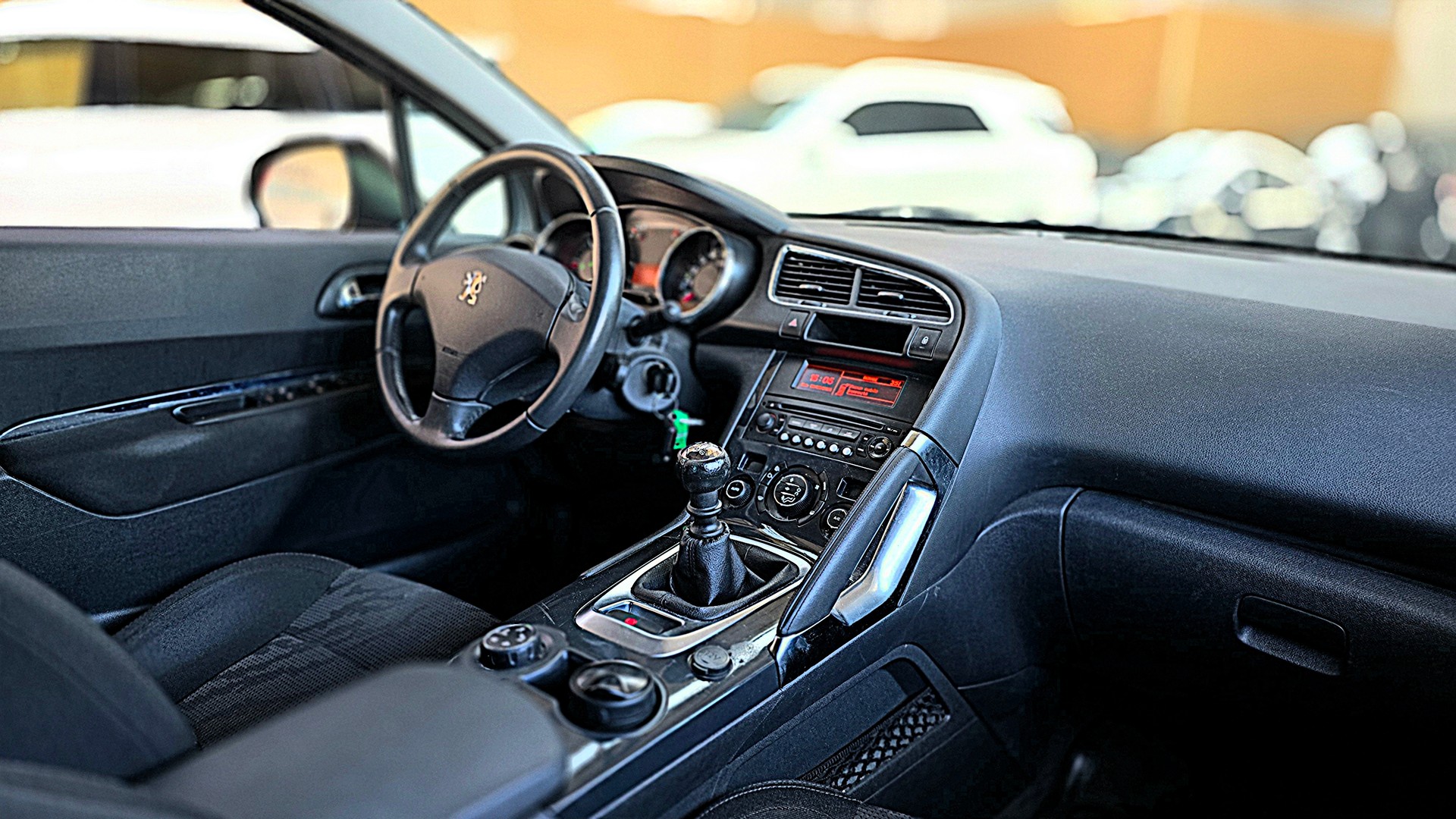 PEUGEOT 3008 1.6 HDI Business-image-18