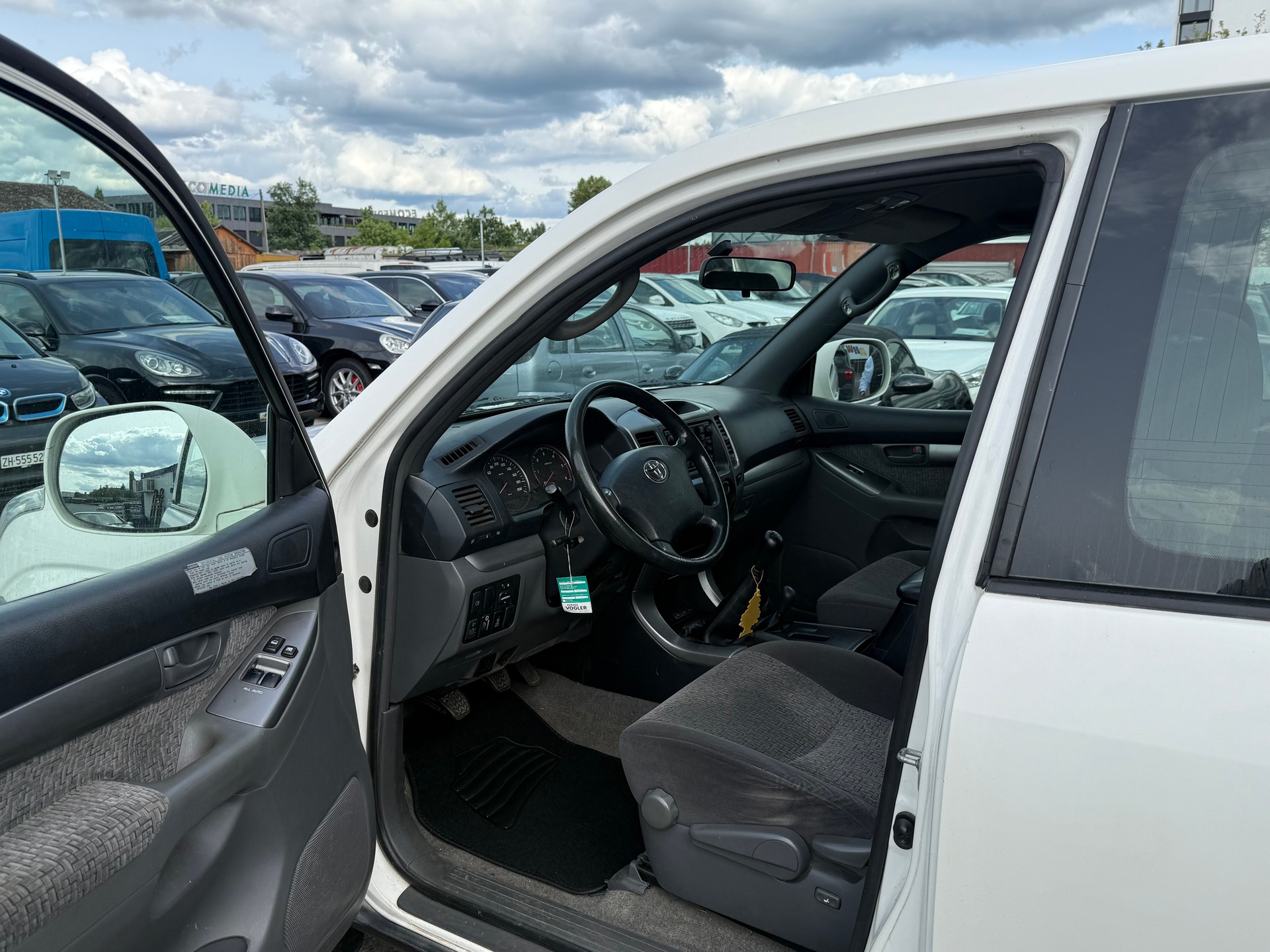 TOYOTA Land Cruiser 3.0 TD Linea Terra / Frisch ab MFK 03.06.2026 / 8-fach bereift / AHK 2800kg / Klimaanlage-image-8